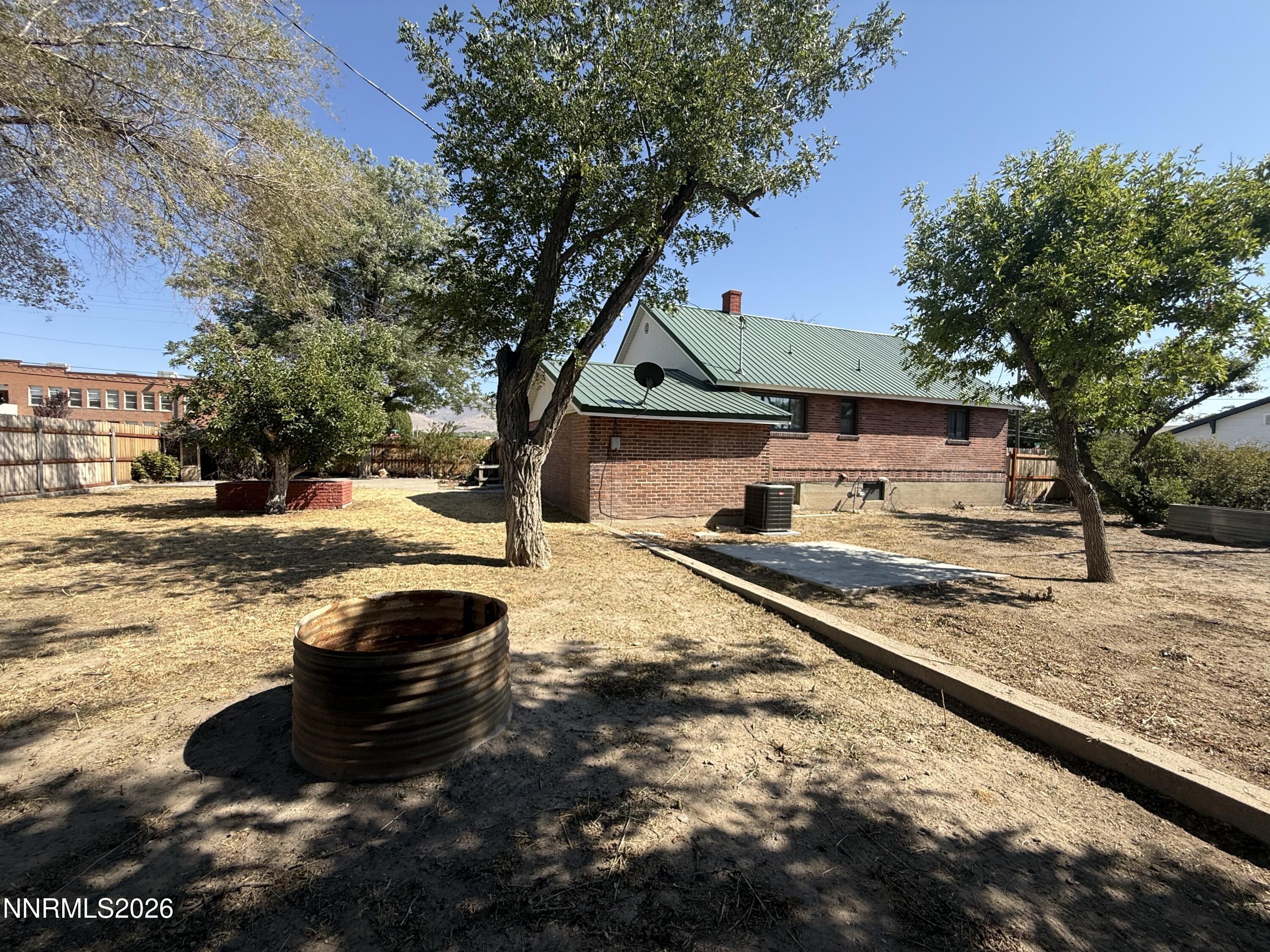 305 E 4th Street Property Photo 54