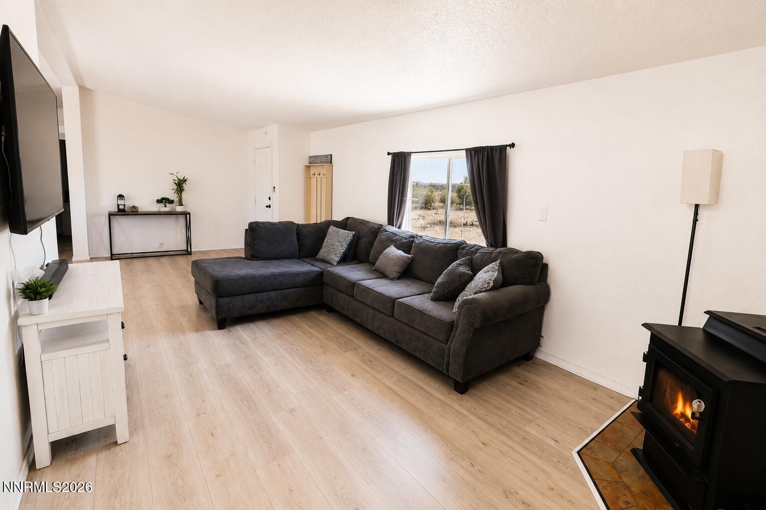 194 Julie Way Property Photo 3
