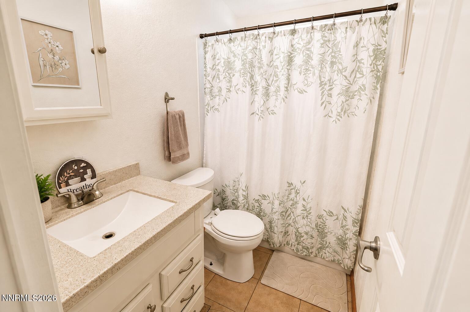 194 Julie Way Property Photo 8