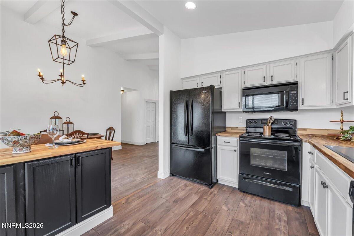 504 Pebble Court Property Photo 13