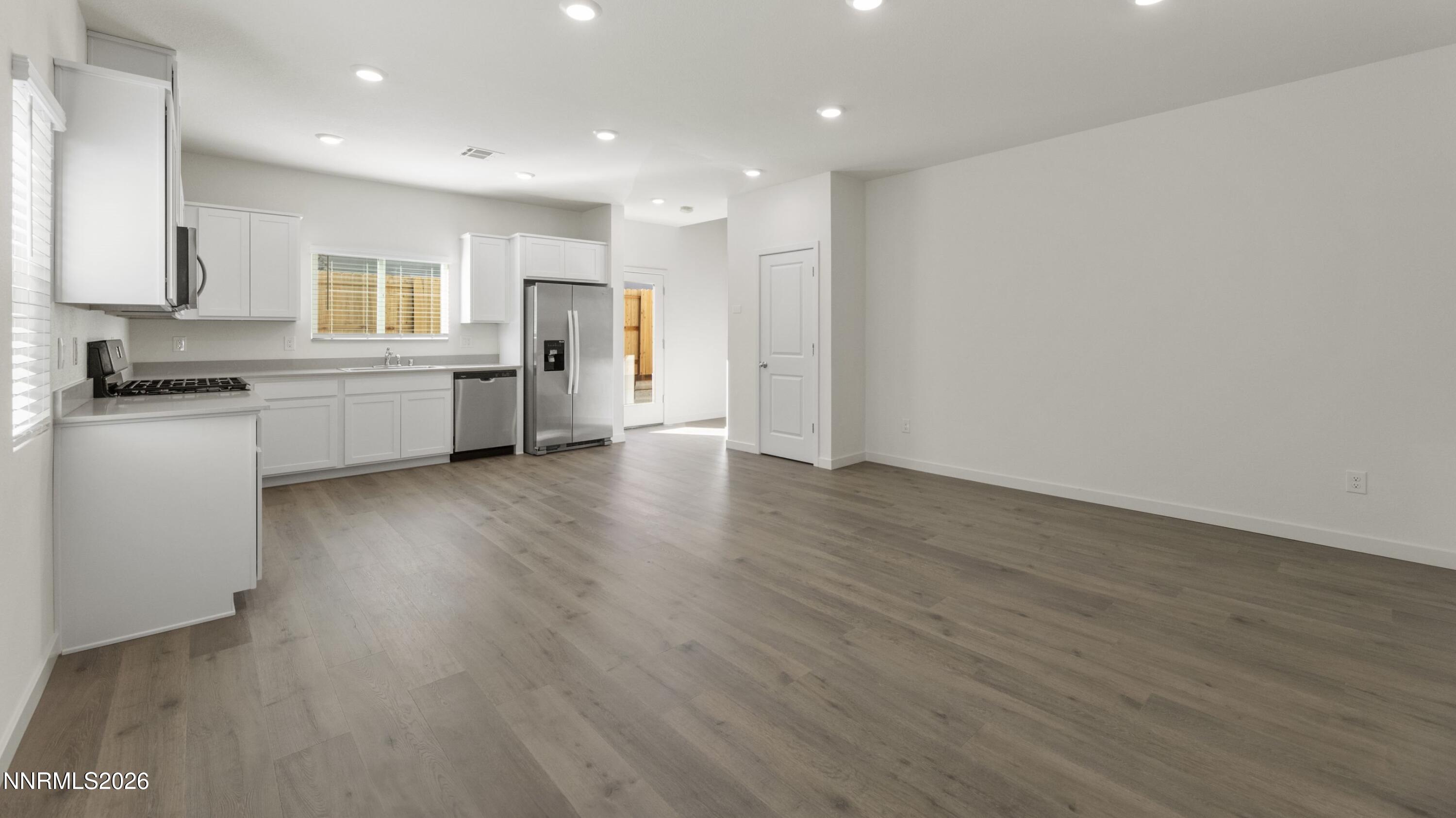 8317 Violet Oak Drive Property Photo 6
