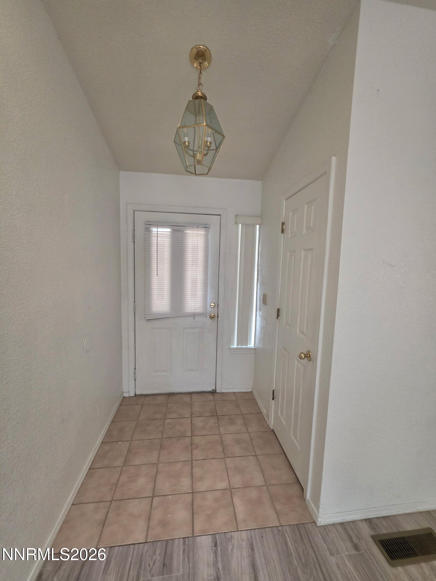 991 Sunnycrest Drive Property Photo 5