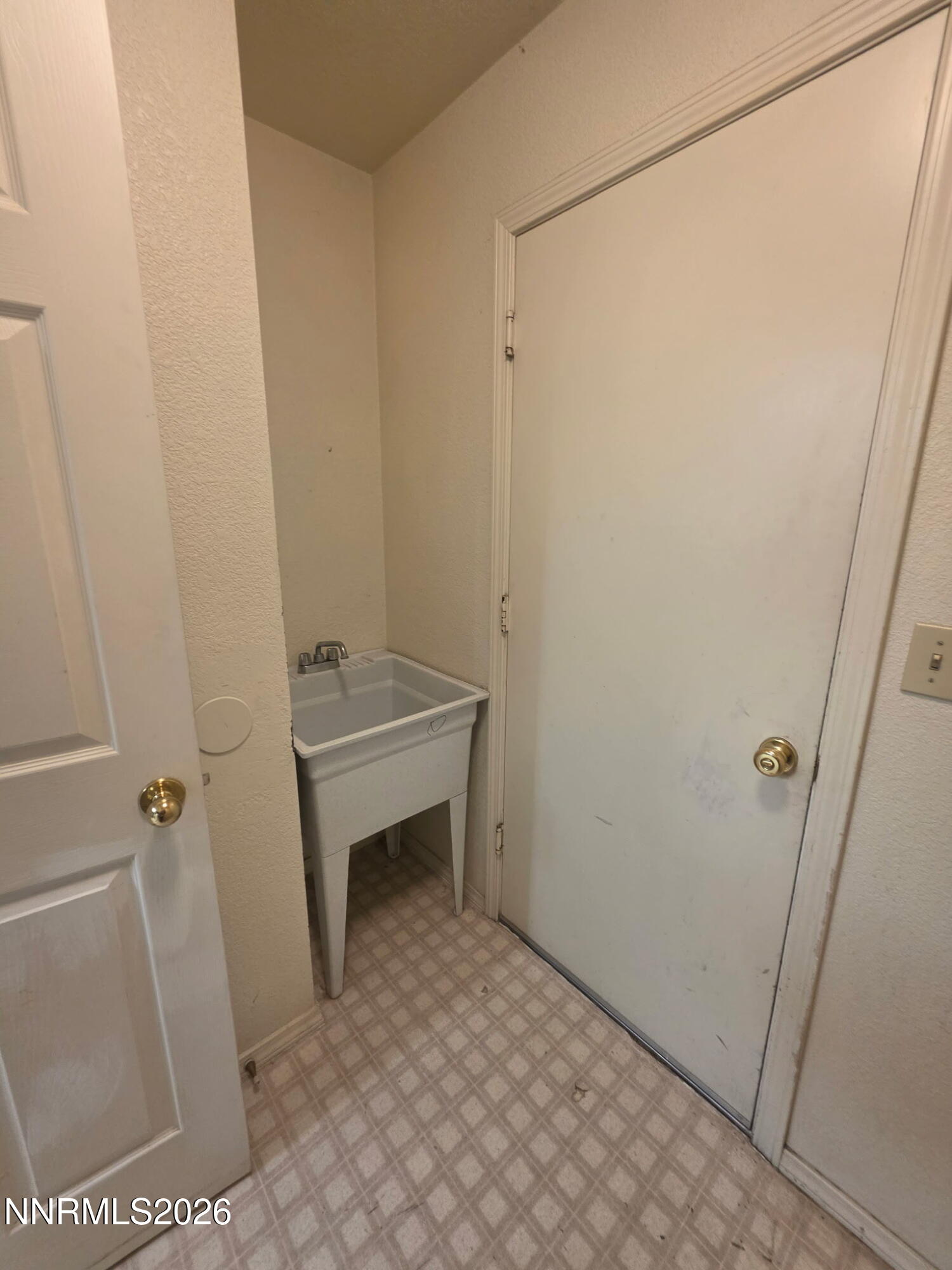 991 Sunnycrest Drive Property Photo 12