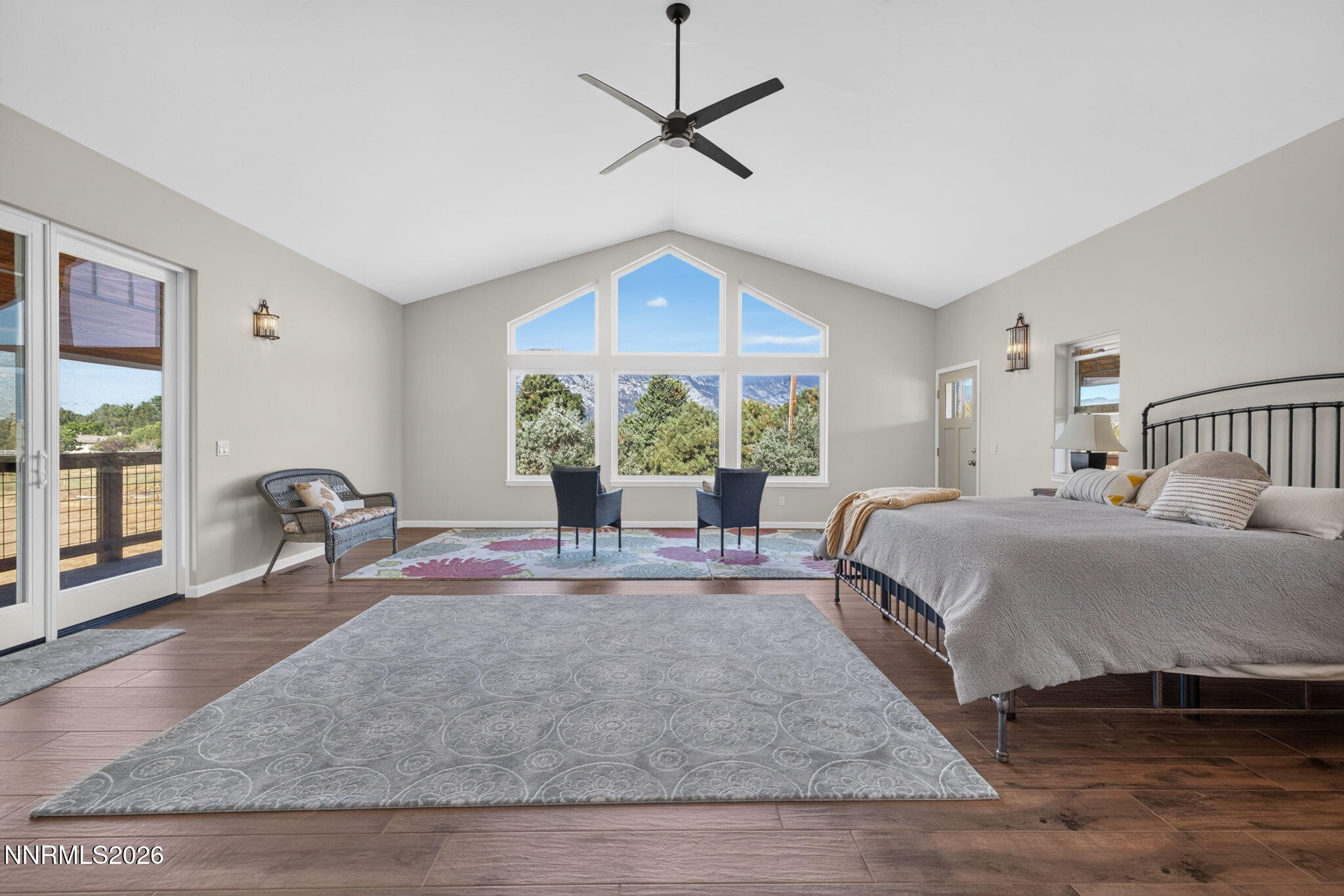 1101 Oro Way Property Photo 2