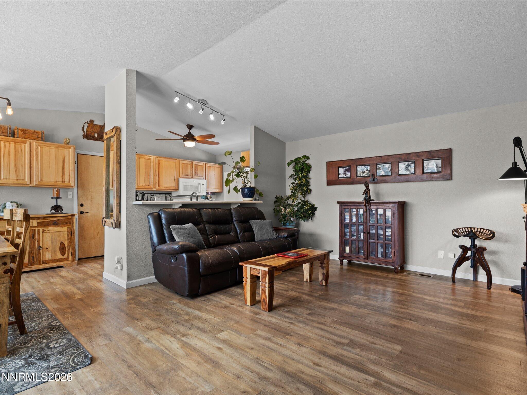 2910 Harding Circle Property Photo 5