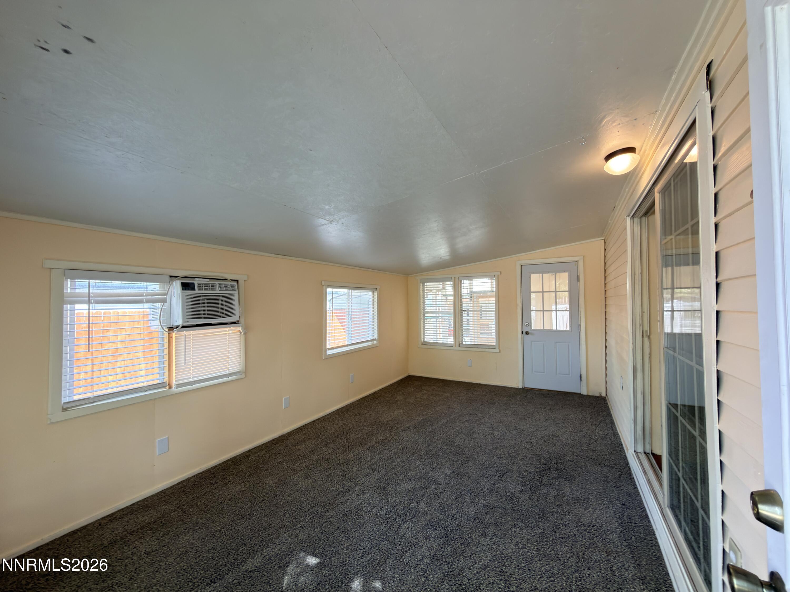 3155 Valley Way Property Photo 7