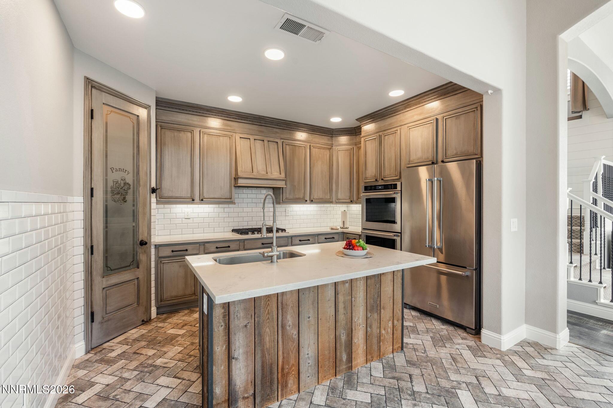 6682 Magical Drive Property Photo 5