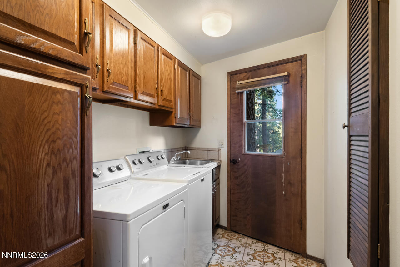 985 Driver Way Property Photo 13