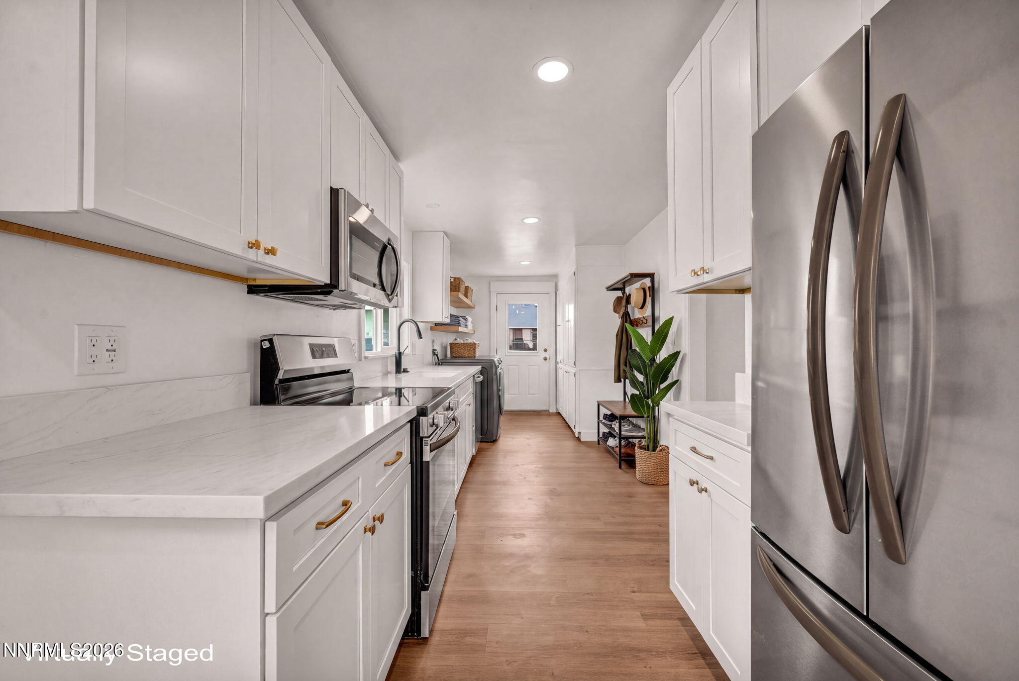 1559 D Street Property Photo 4