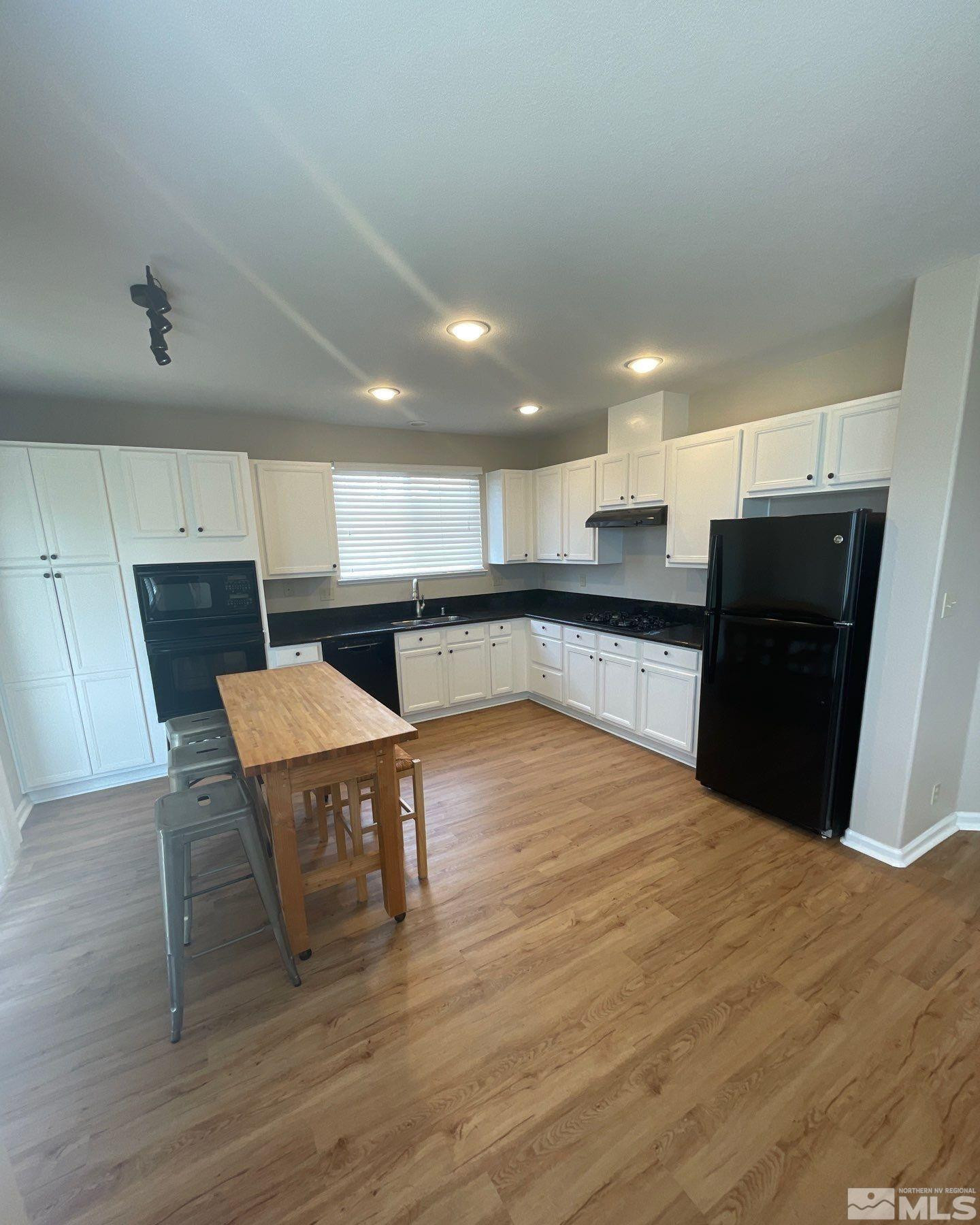 7445 Hunter Glen Drive Property Photo 3