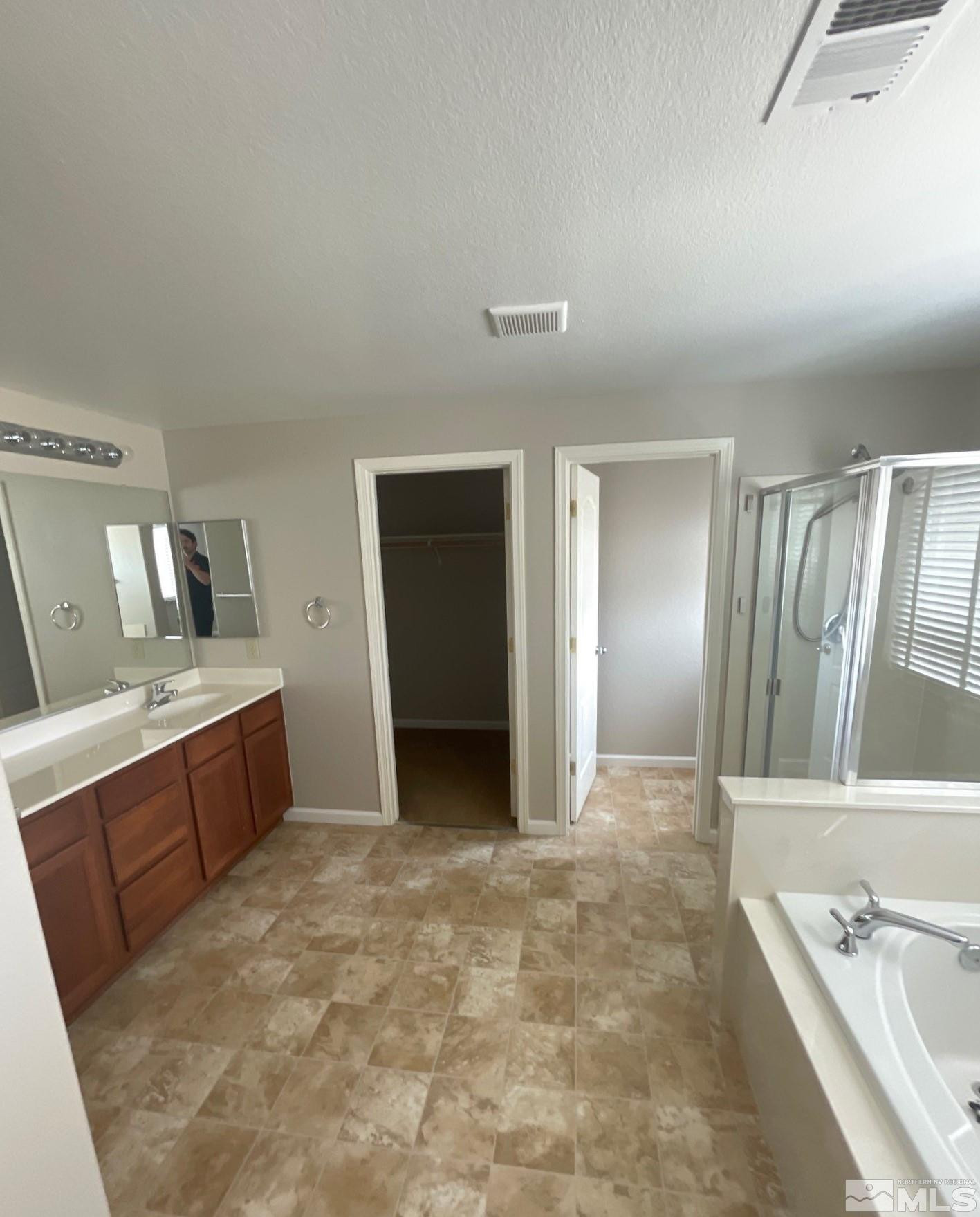 7445 Hunter Glen Drive Property Photo 6