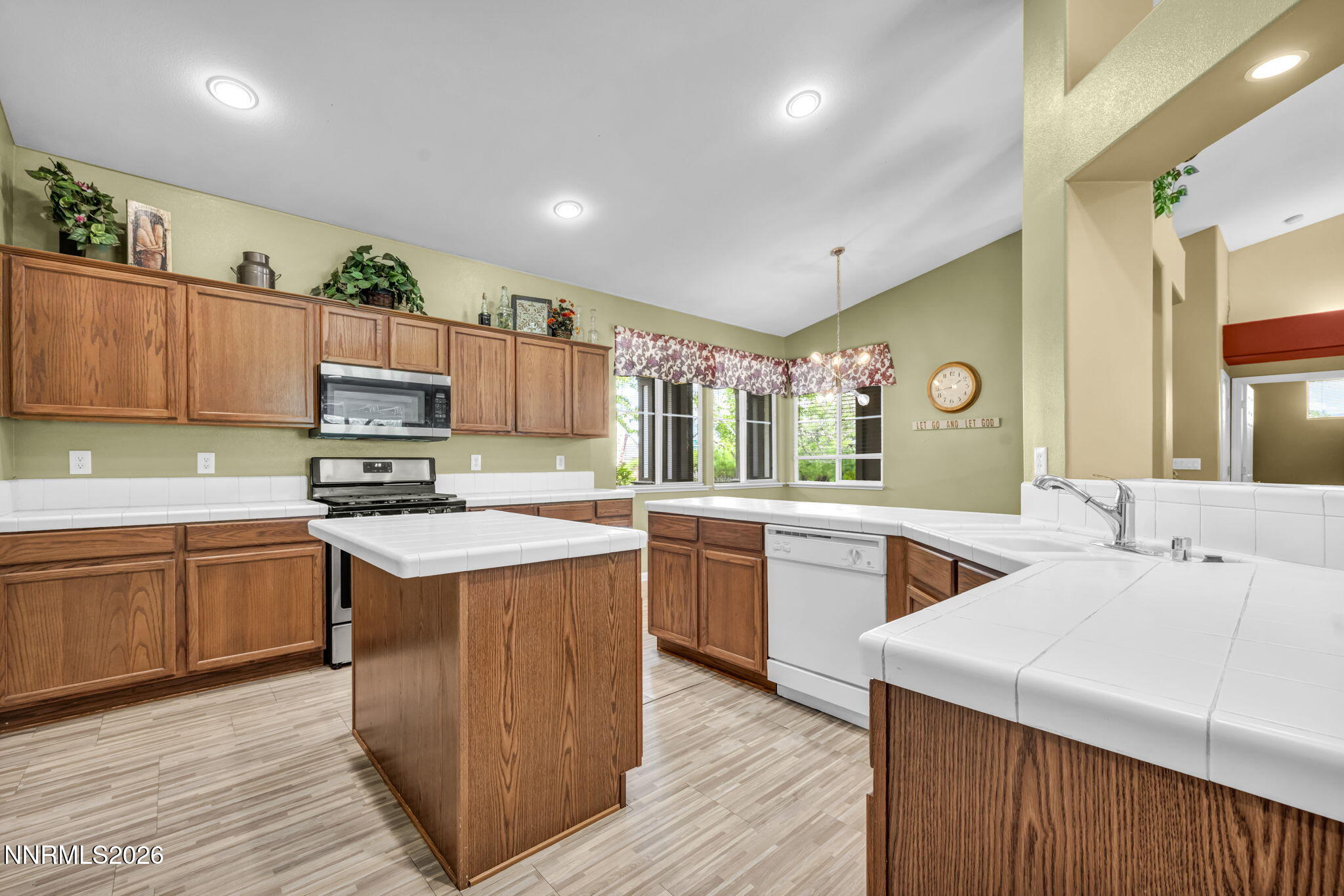 330 Sparrow Hawk Drive Property Photo 4