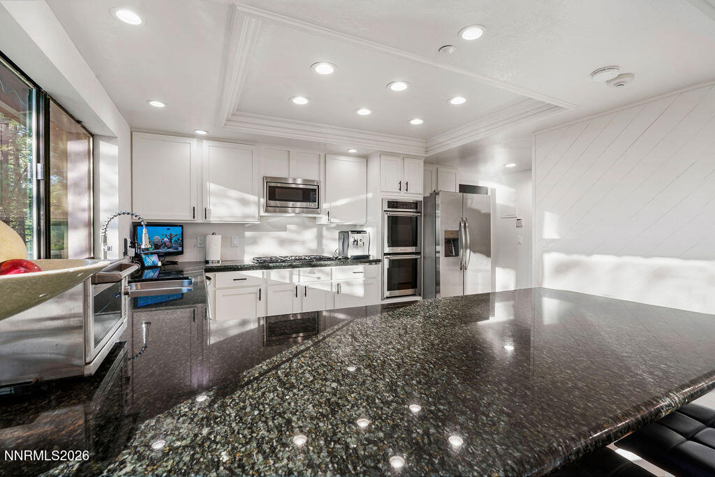695 Lakeview Drive Property Photo 15