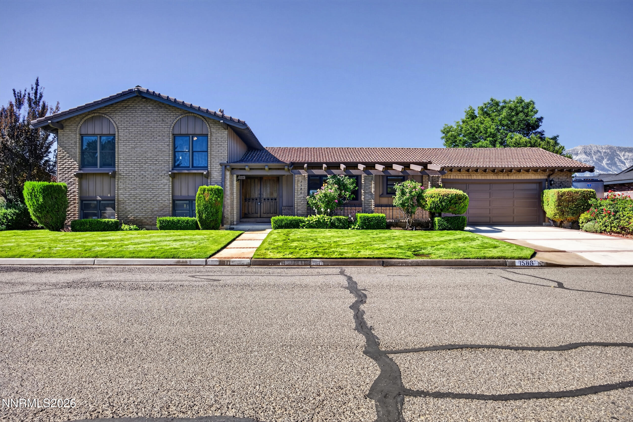 1586 Wildrose Drive Property Photo 1