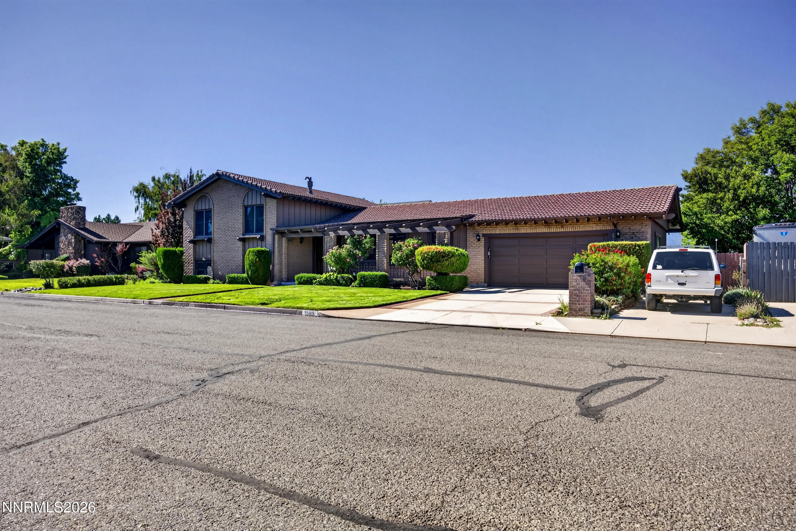 1586 Wildrose Drive Property Photo 3