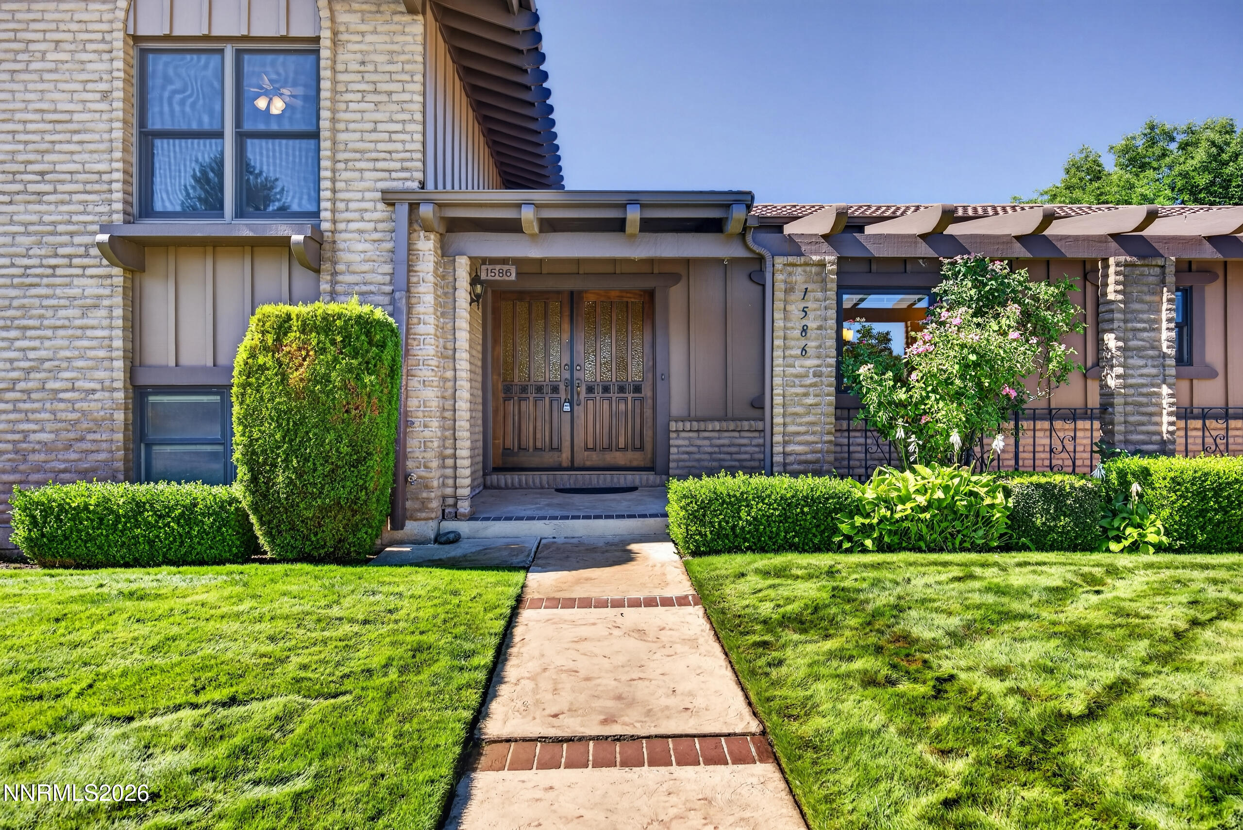 1586 Wildrose Drive Property Photo 4