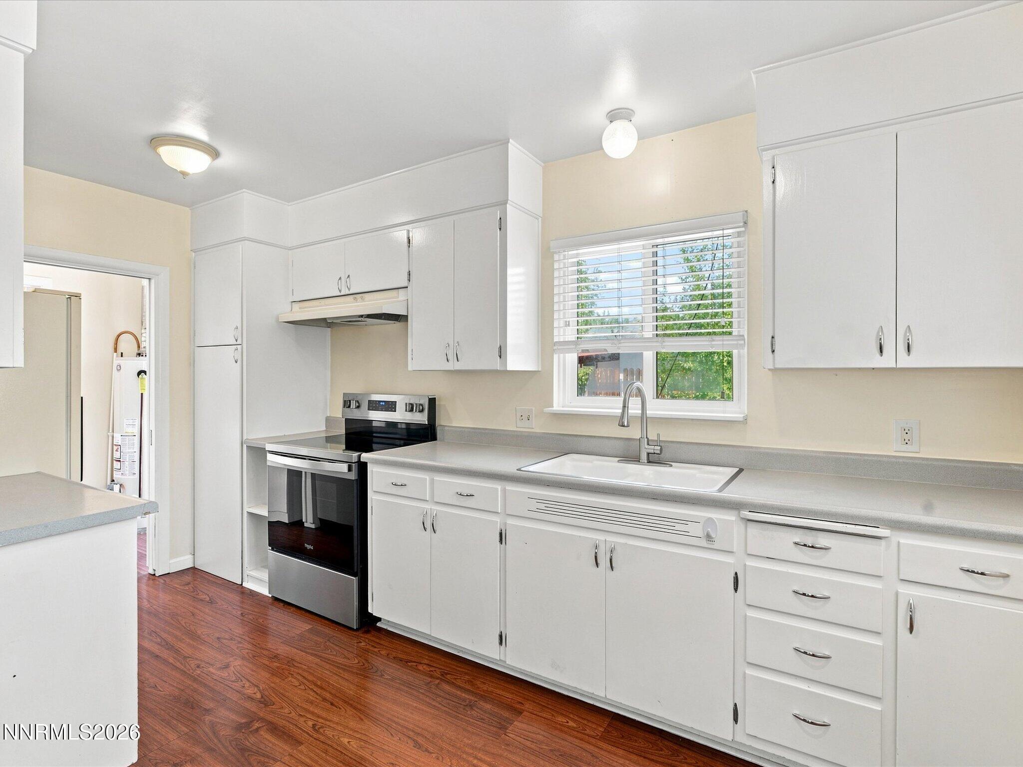 611 Martin Street Property Photo 10
