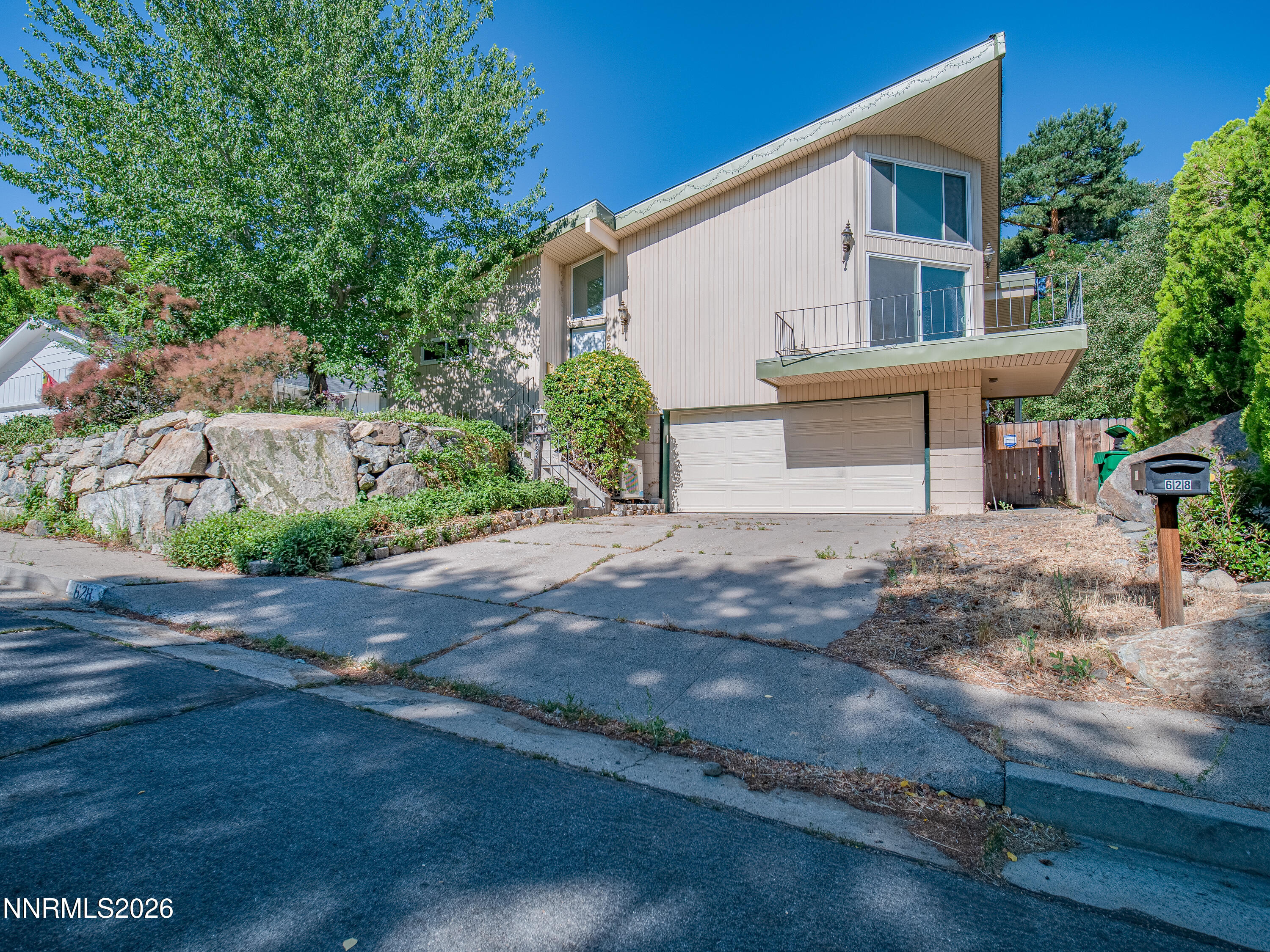 628 Highland Street Property Photo 2