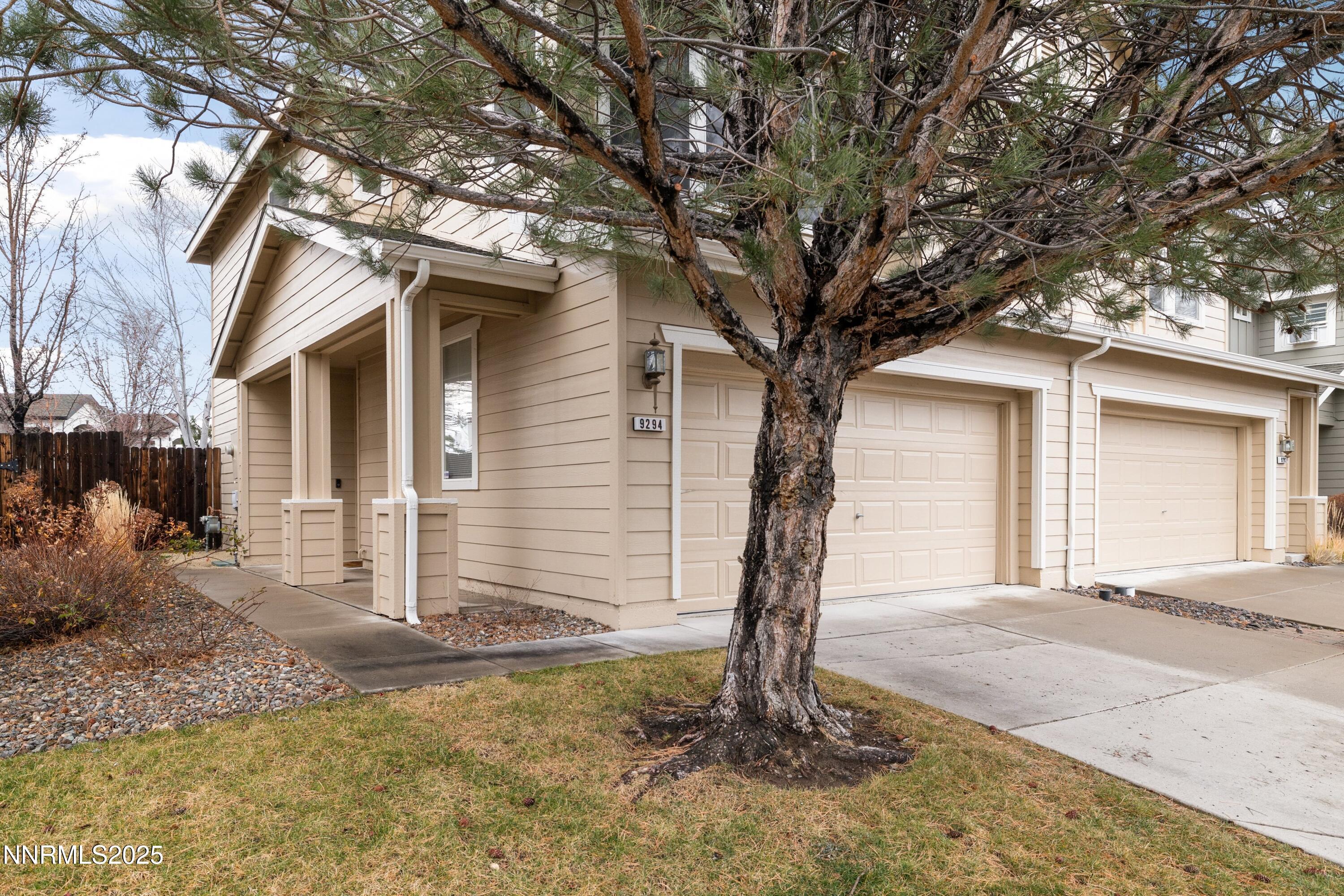 9294 Lone Wolf Circle Property Photo 1