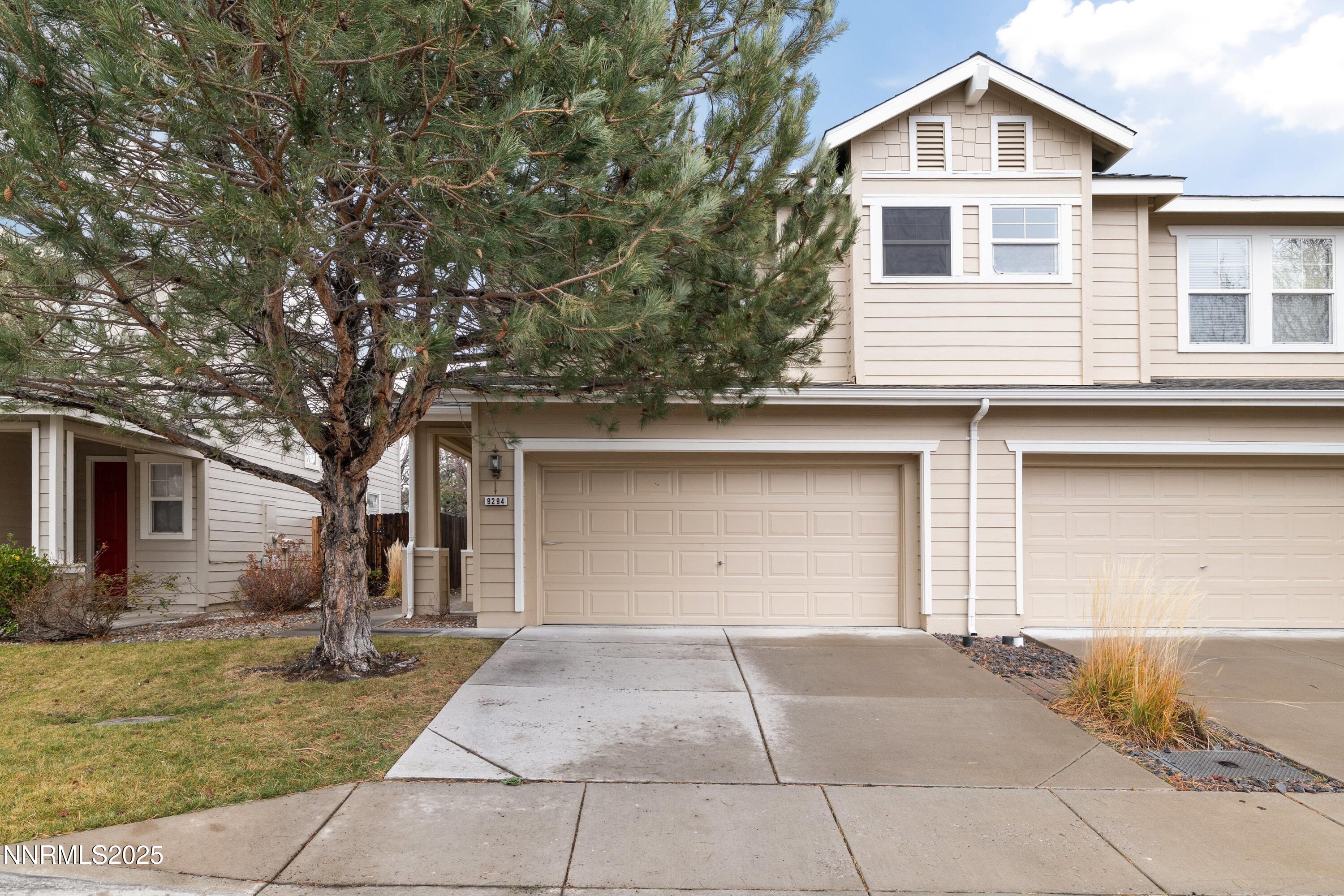 9294 Lone Wolf Circle Property Photo 3