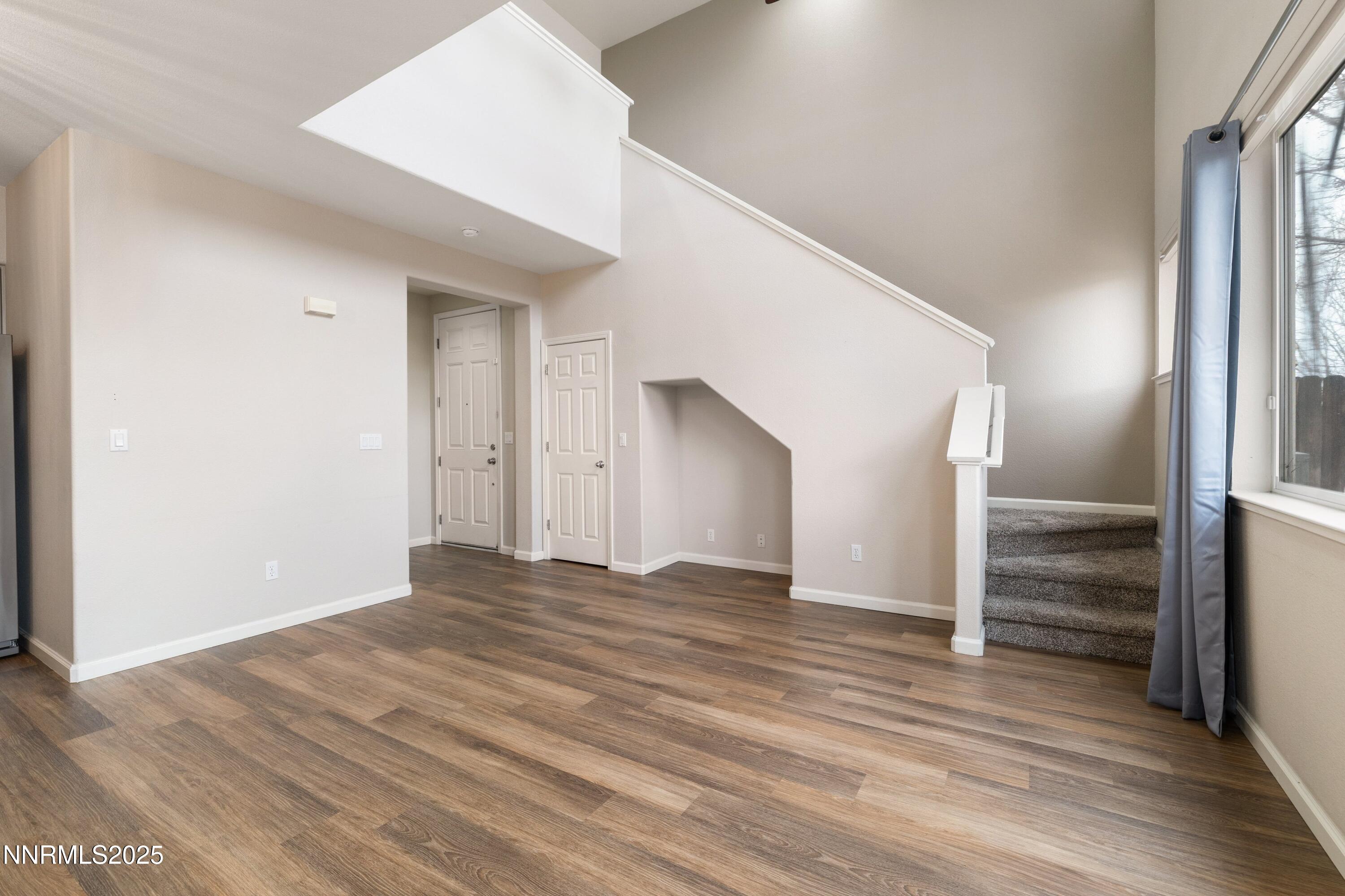9294 Lone Wolf Circle Property Photo 6