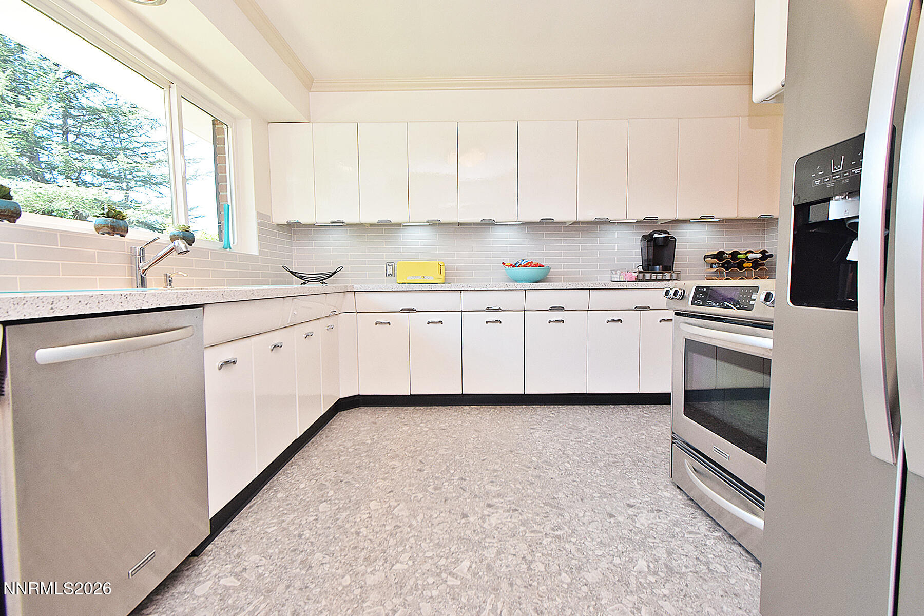 1175 Fairfield Avenue Property Photo 7