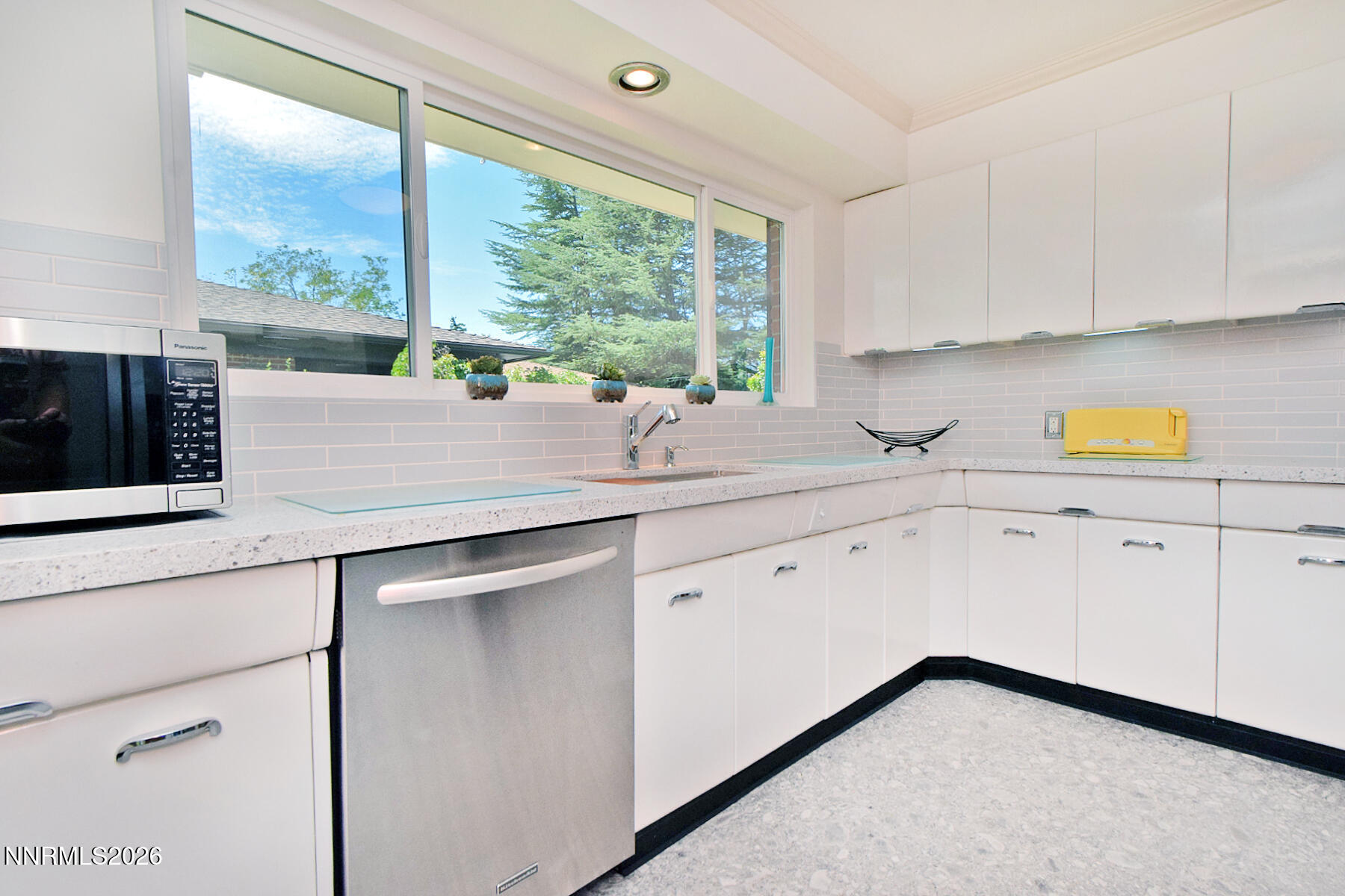 1175 Fairfield Avenue Property Photo 8