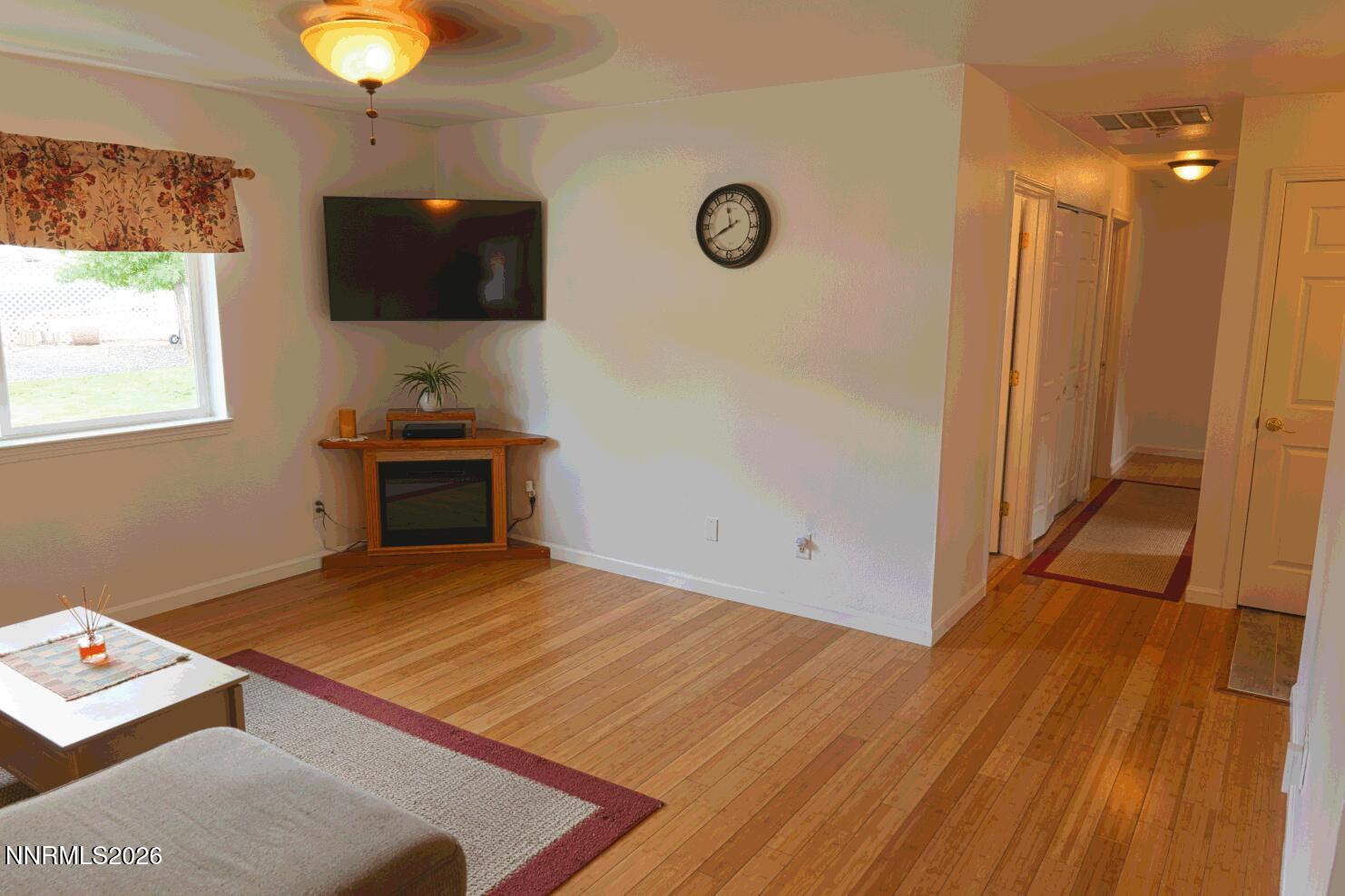717 Lassen Way Property Photo 6