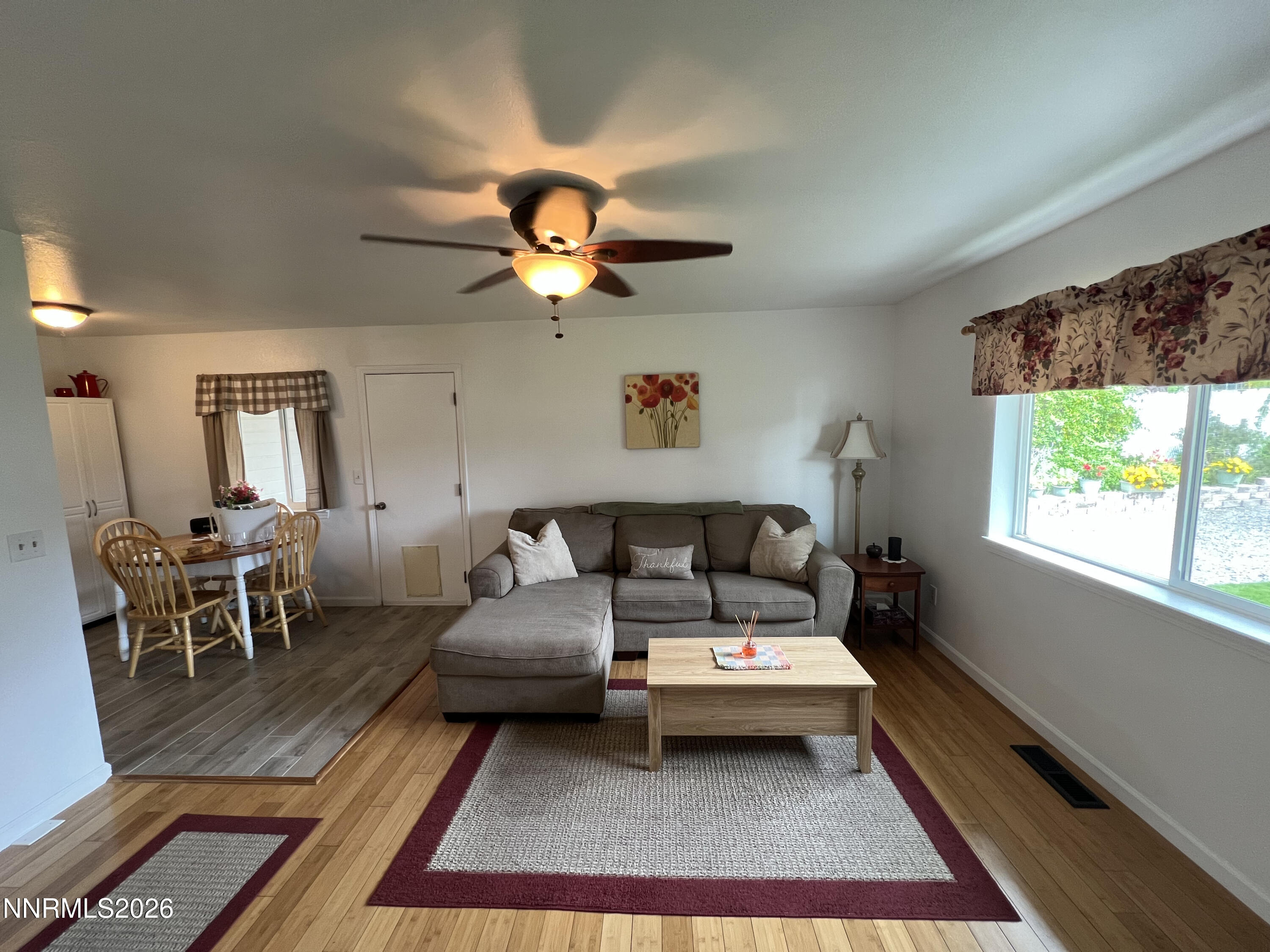 717 Lassen Way Property Photo 6