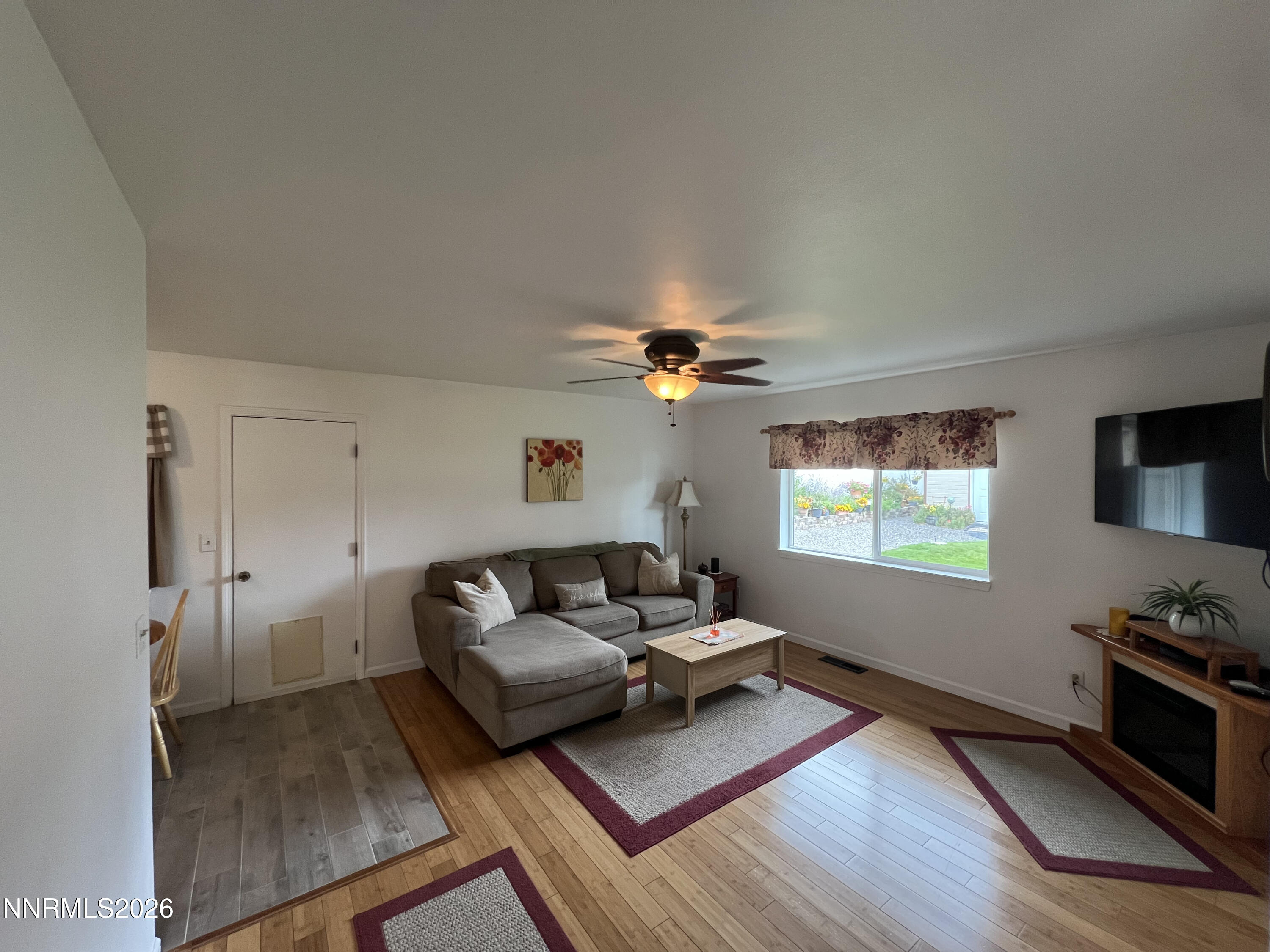 717 Lassen Way Property Photo 7