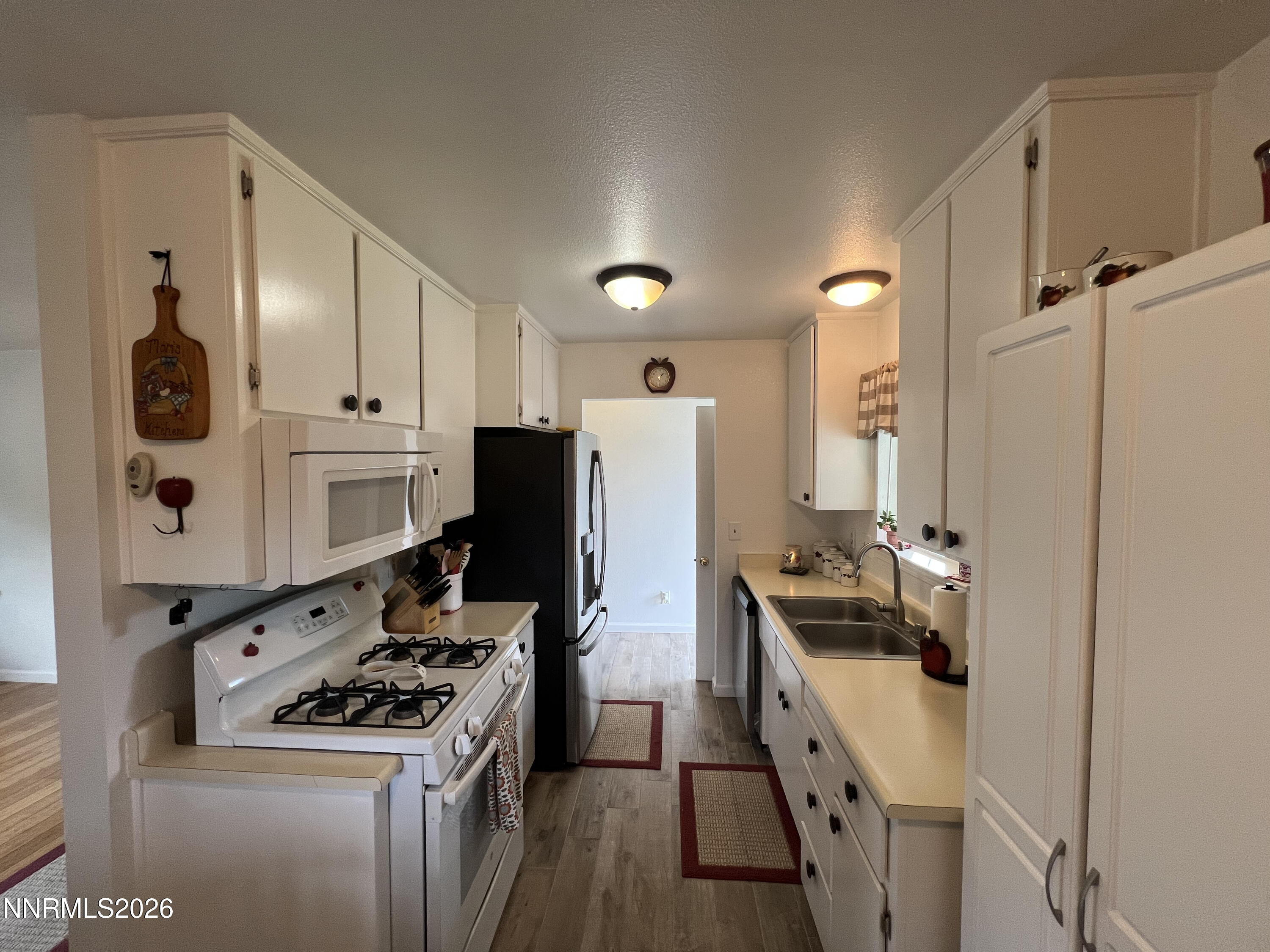 717 Lassen Way Property Photo 8