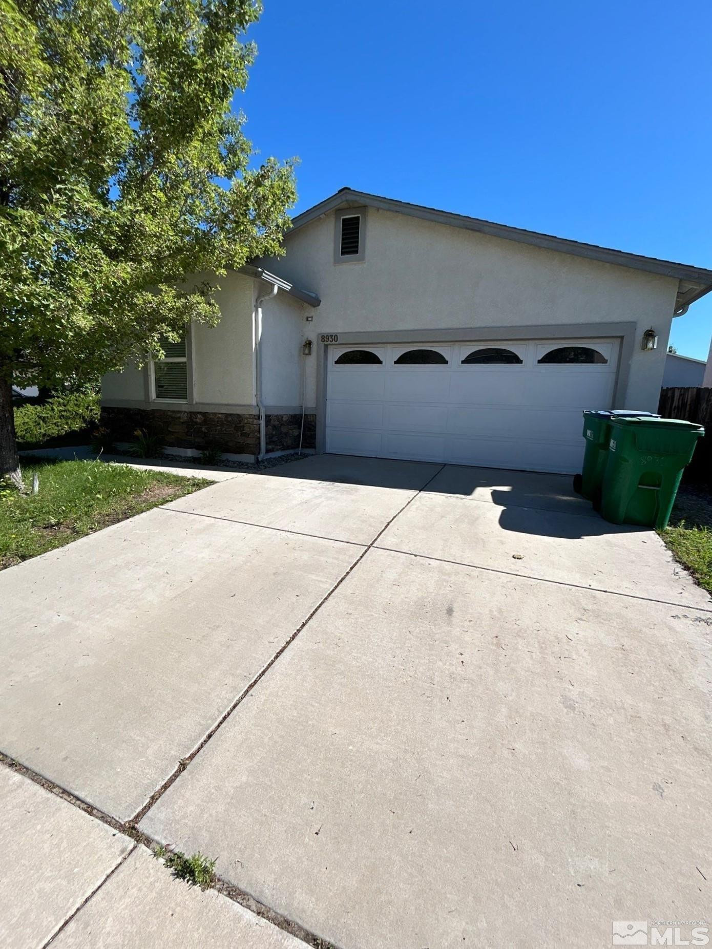 8930 Silverkist Drive Property Photo 2
