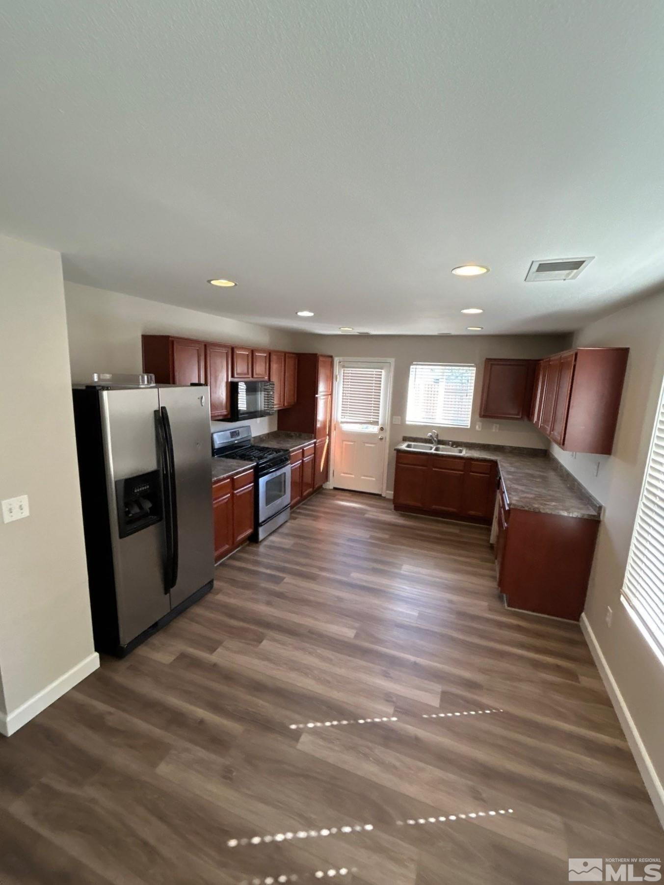 8930 Silverkist Drive Property Photo 6