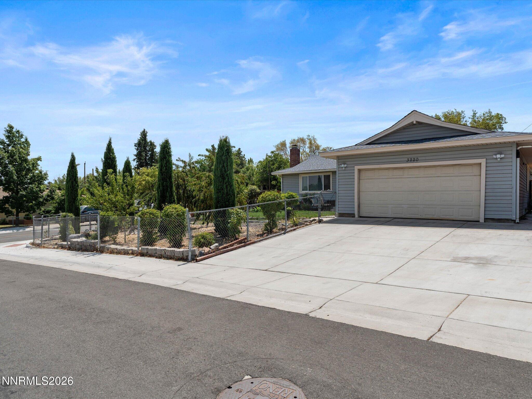 3220 Kings Row Property Photo 1