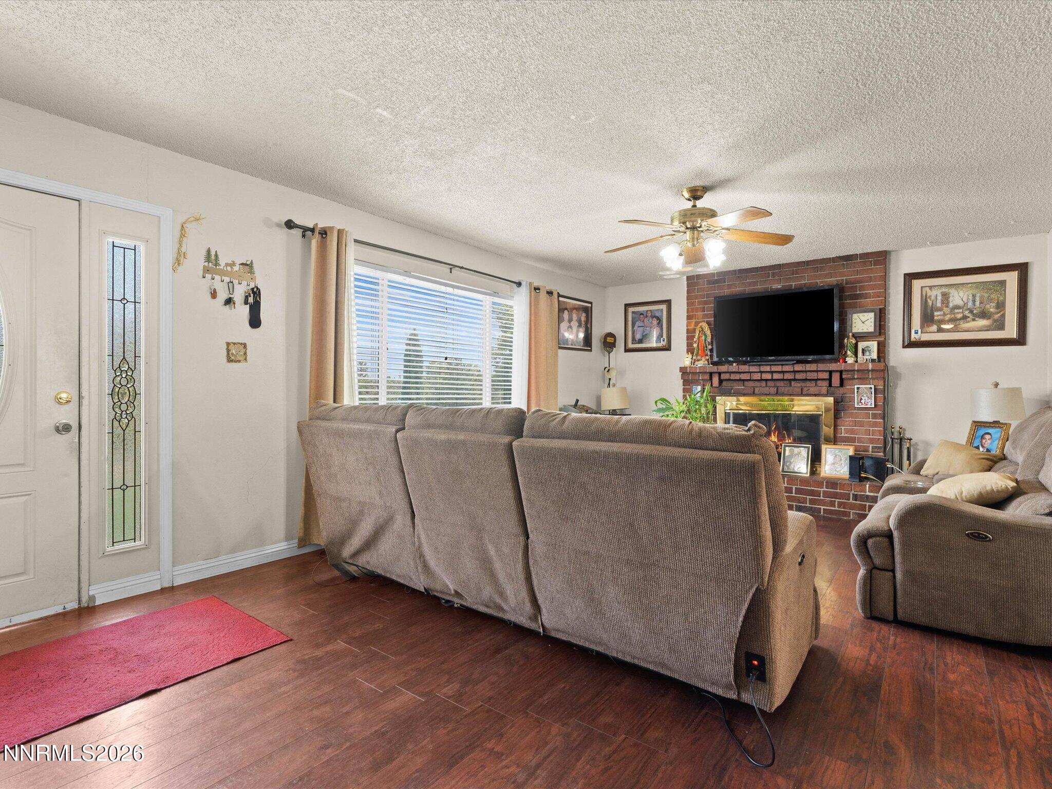 3220 Kings Row Property Photo 4