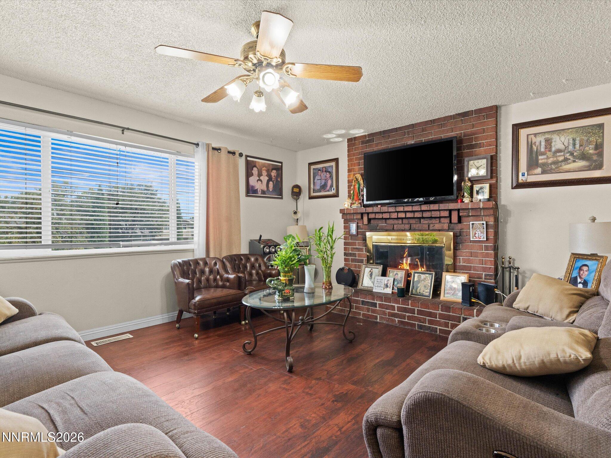 3220 Kings Row Property Photo 5