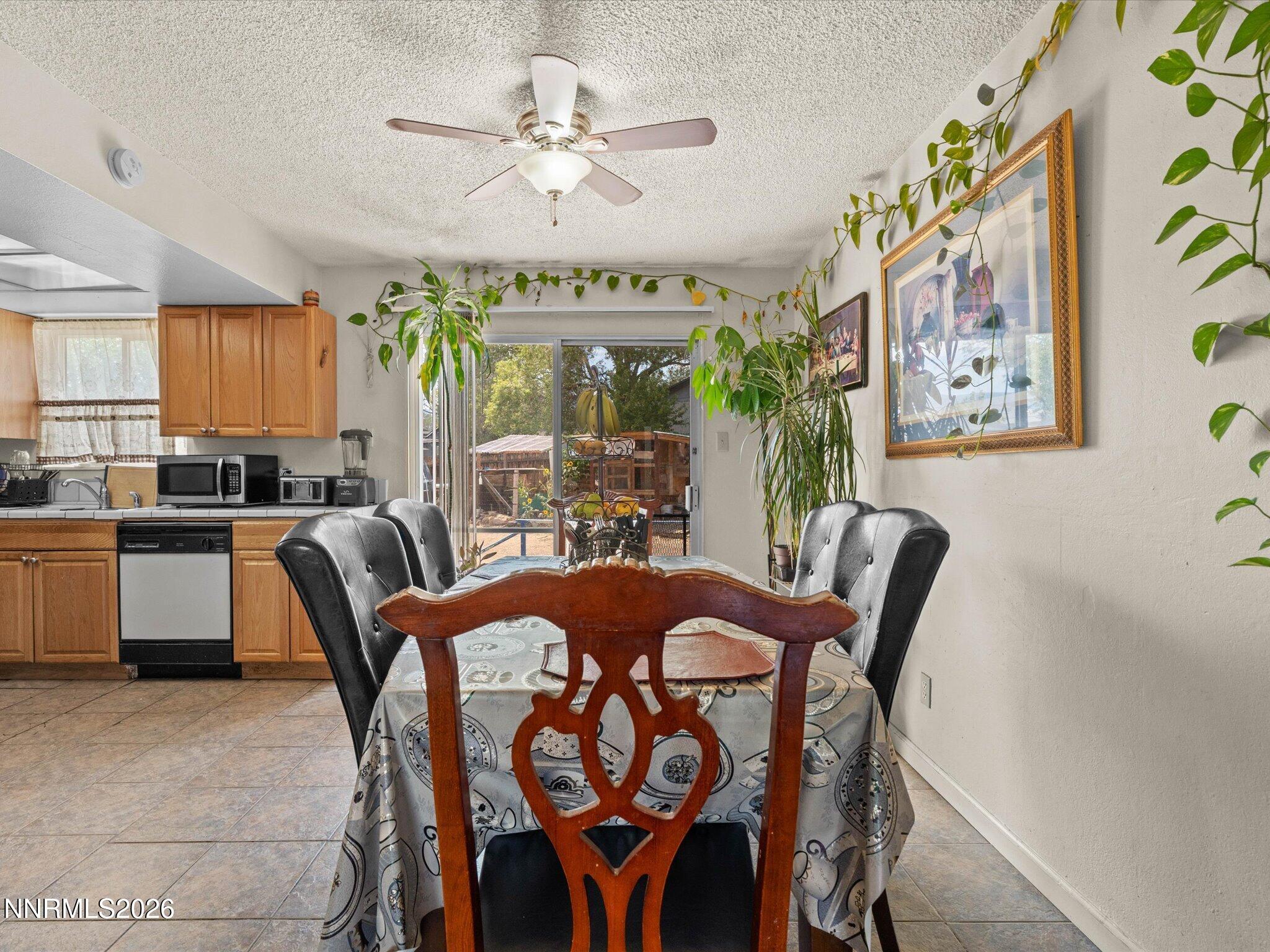 3220 Kings Row Property Photo 8