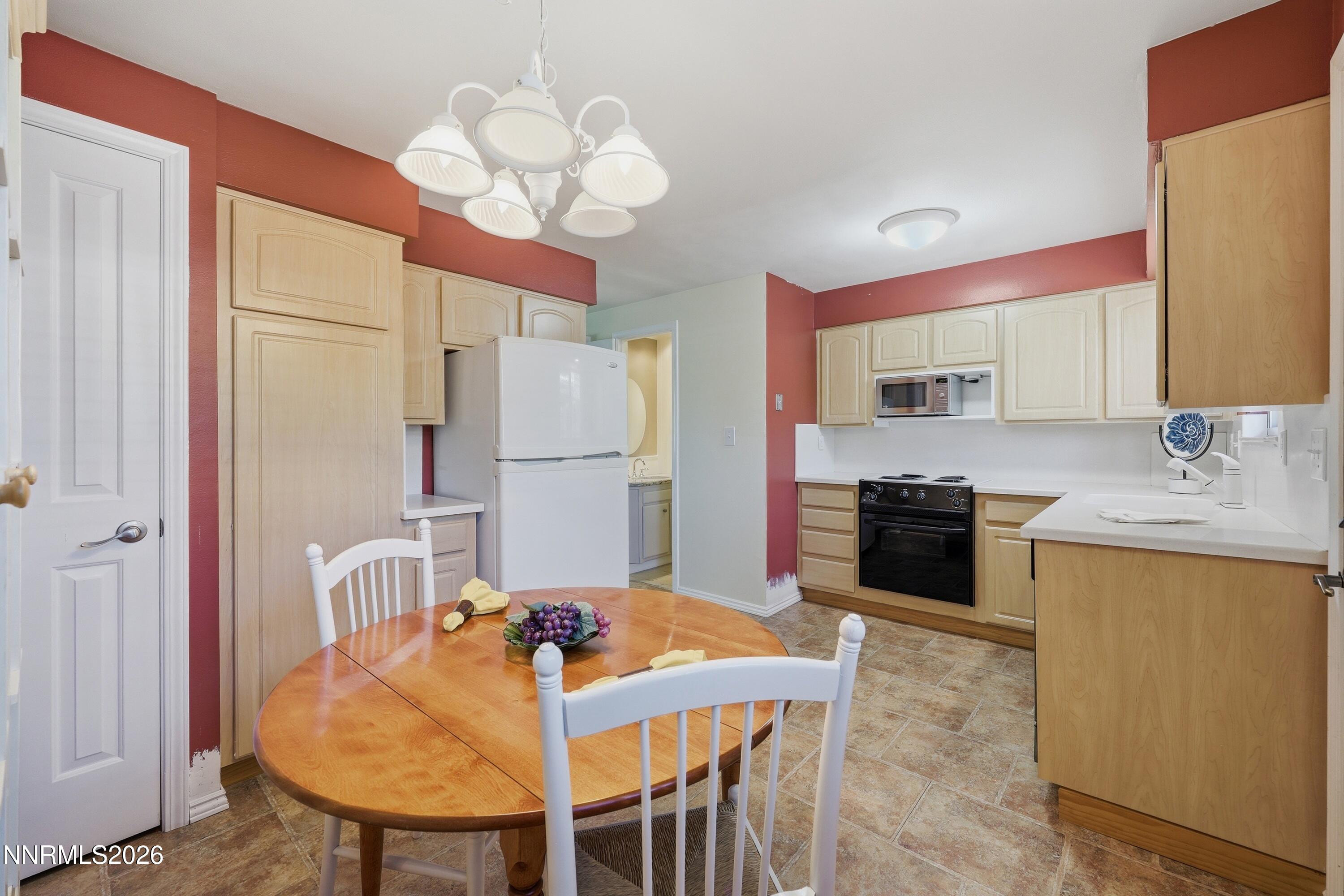 141 Lake Glen Drive Property Photo 11