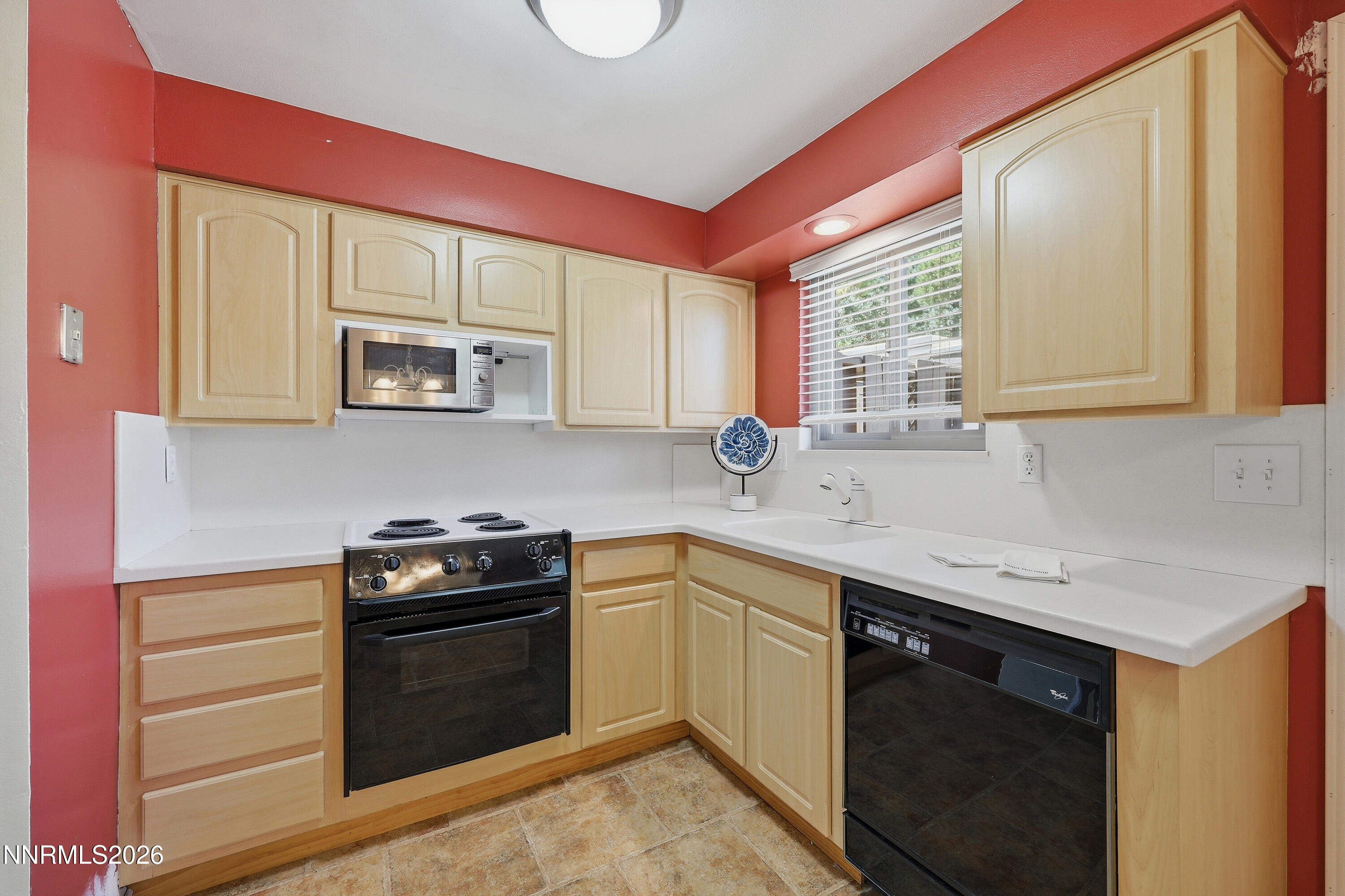 141 Lake Glen Drive Property Photo 12
