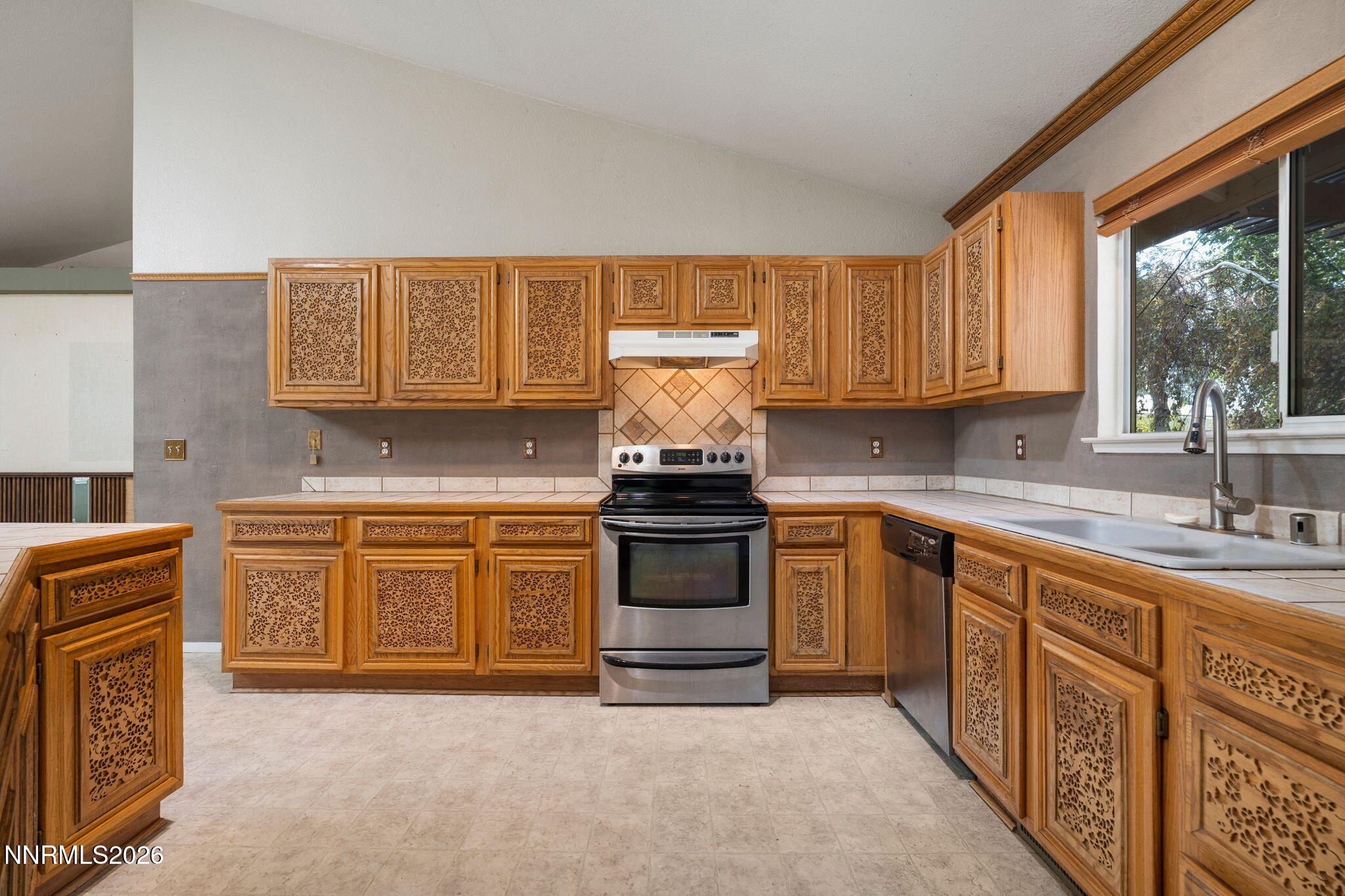 198 Desert Rose Drive Property Photo 8