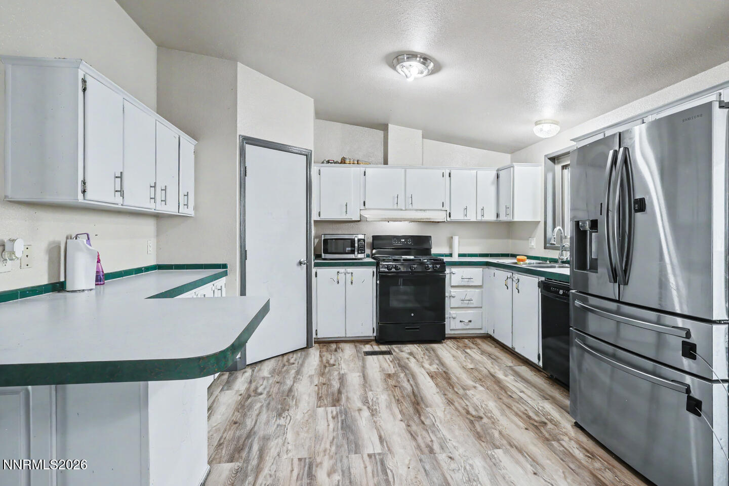 3330 Della Circle Property Photo 4