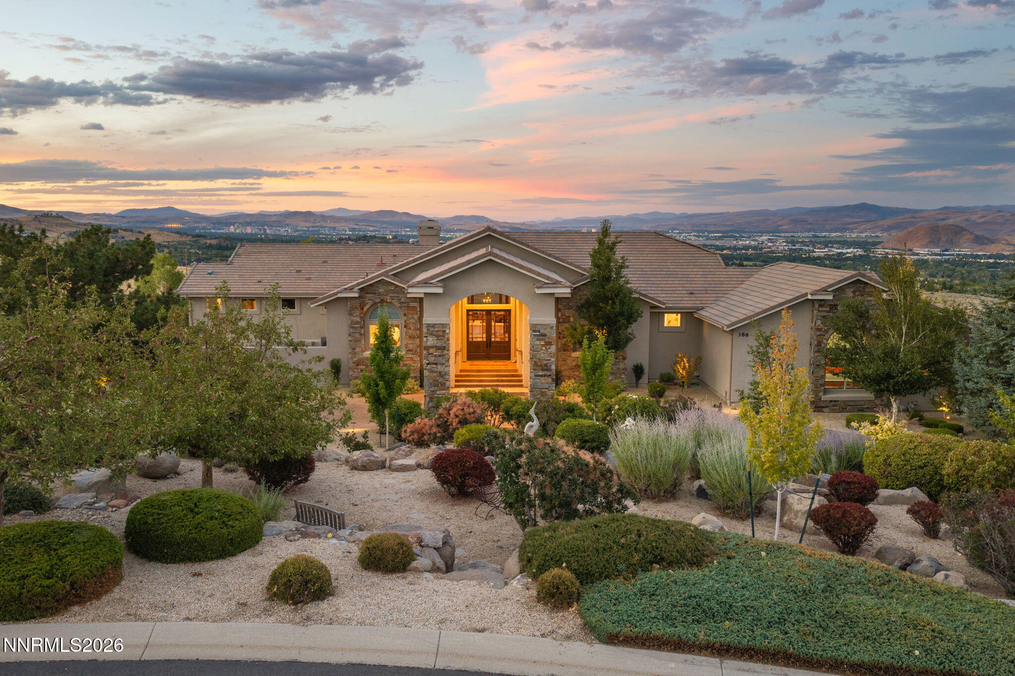 386 Questa Court Property Photo 3