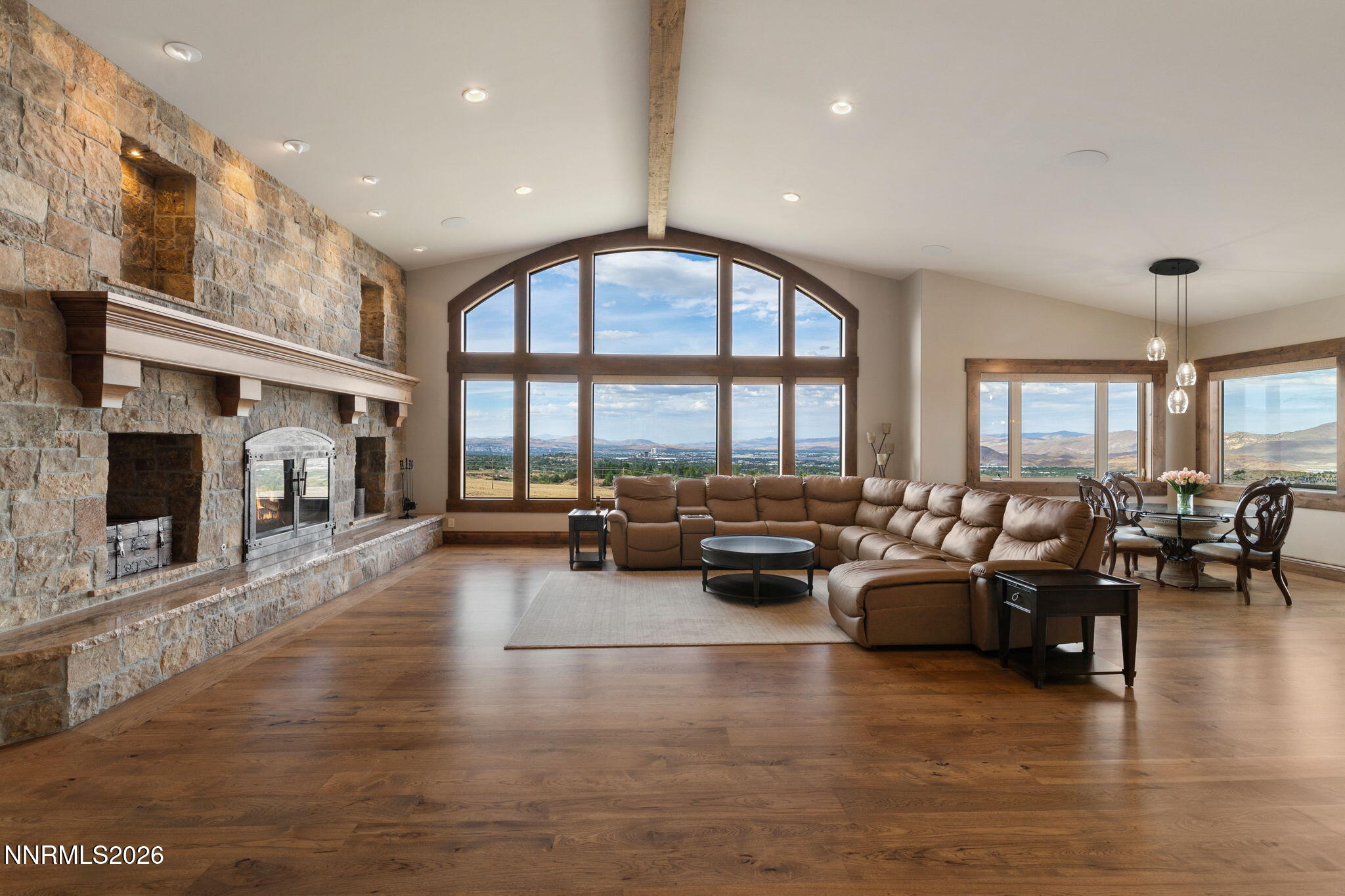 386 Questa Court Property Photo 5