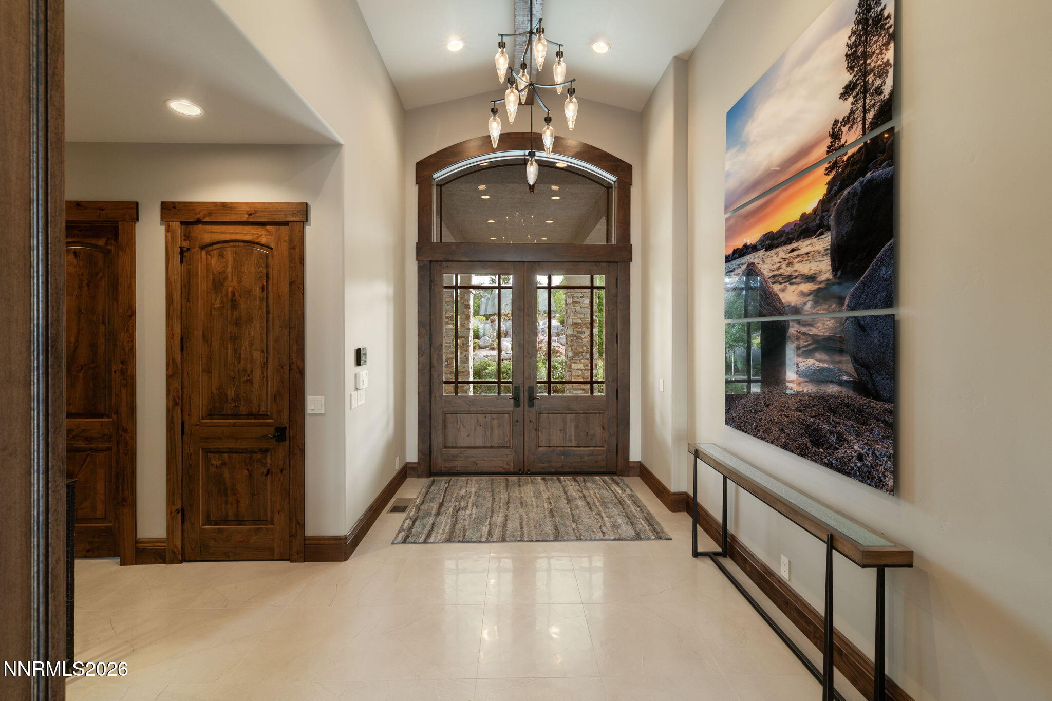386 Questa Court Property Photo 6