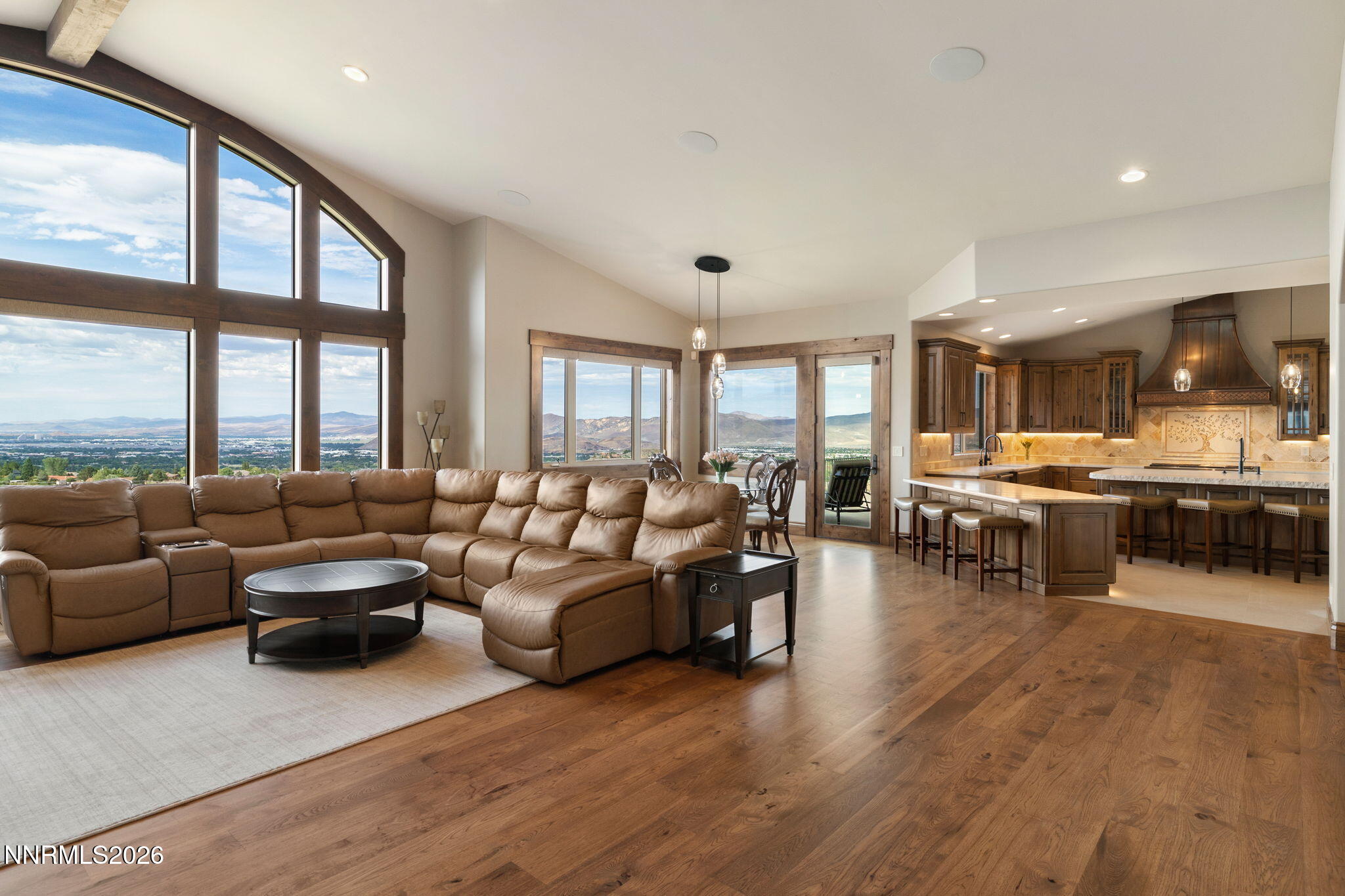 386 Questa Court Property Photo 8