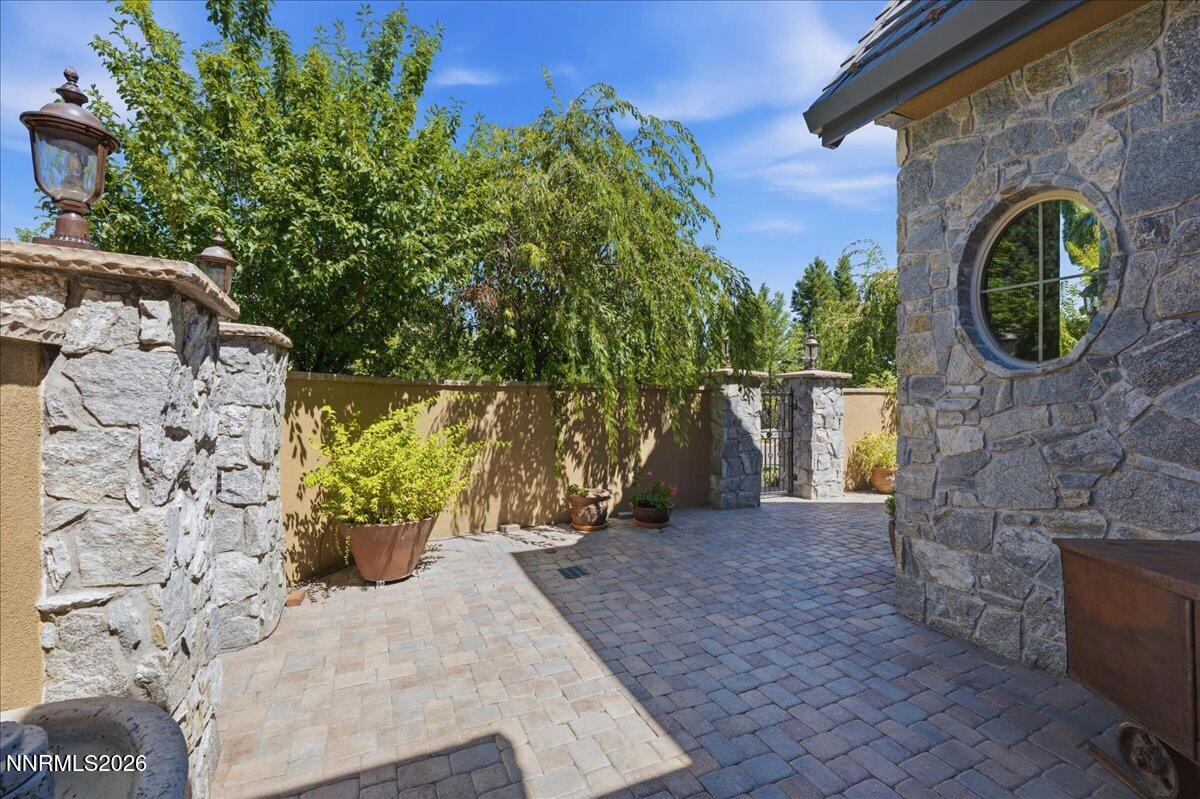 5960 Cartier Drive Property Photo 6