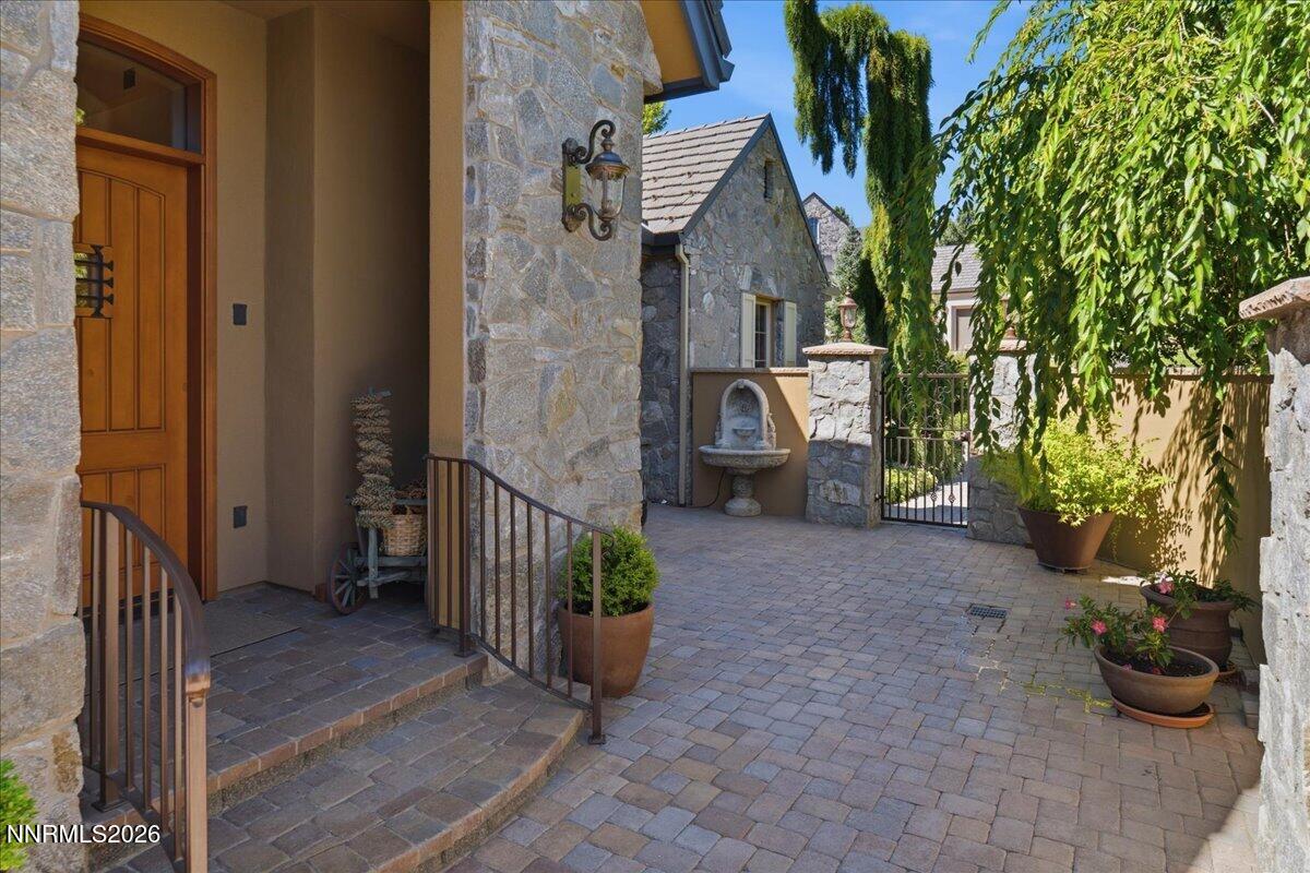 5960 Cartier Drive Property Photo 7