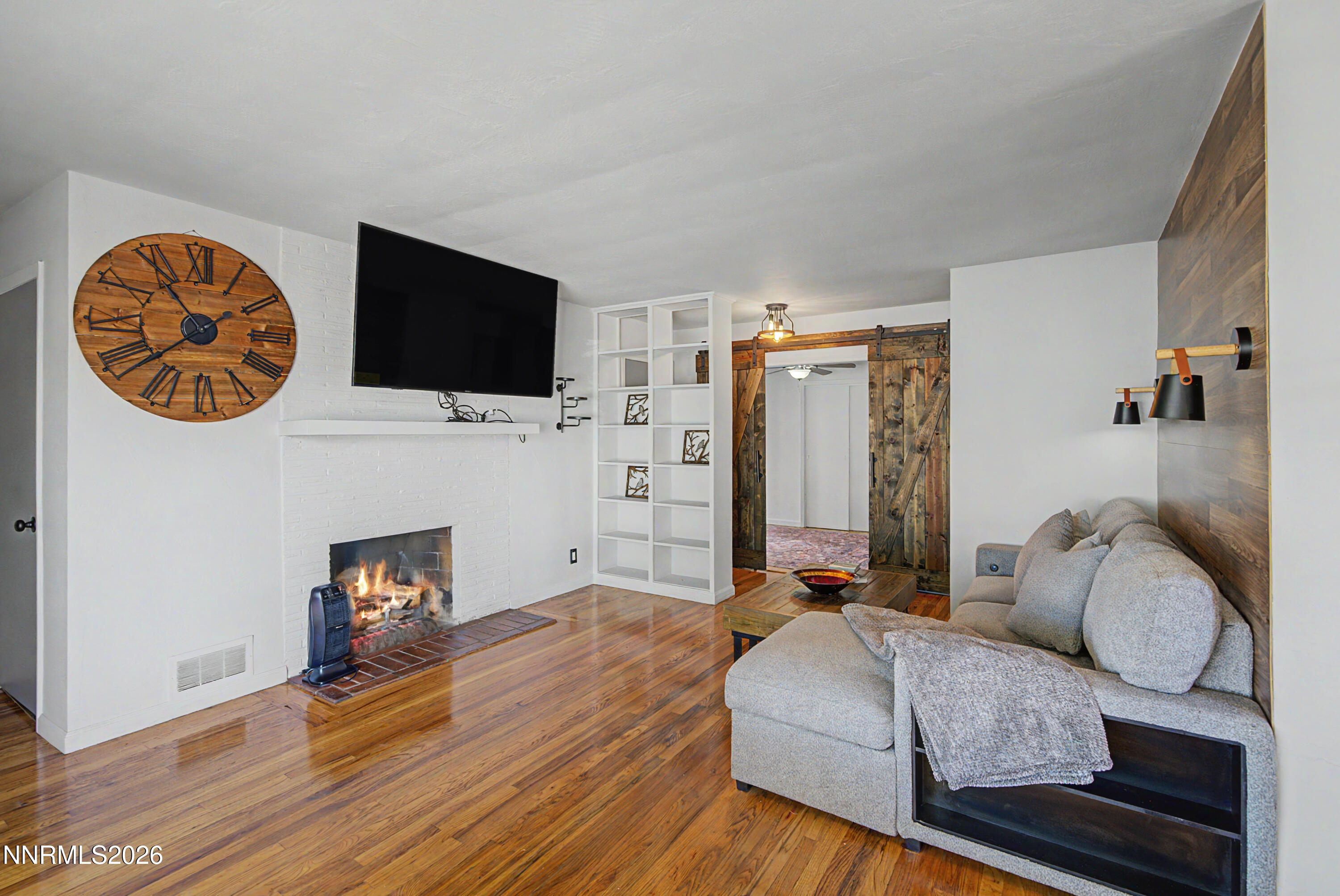 934 Pyramid Way Property Photo 6