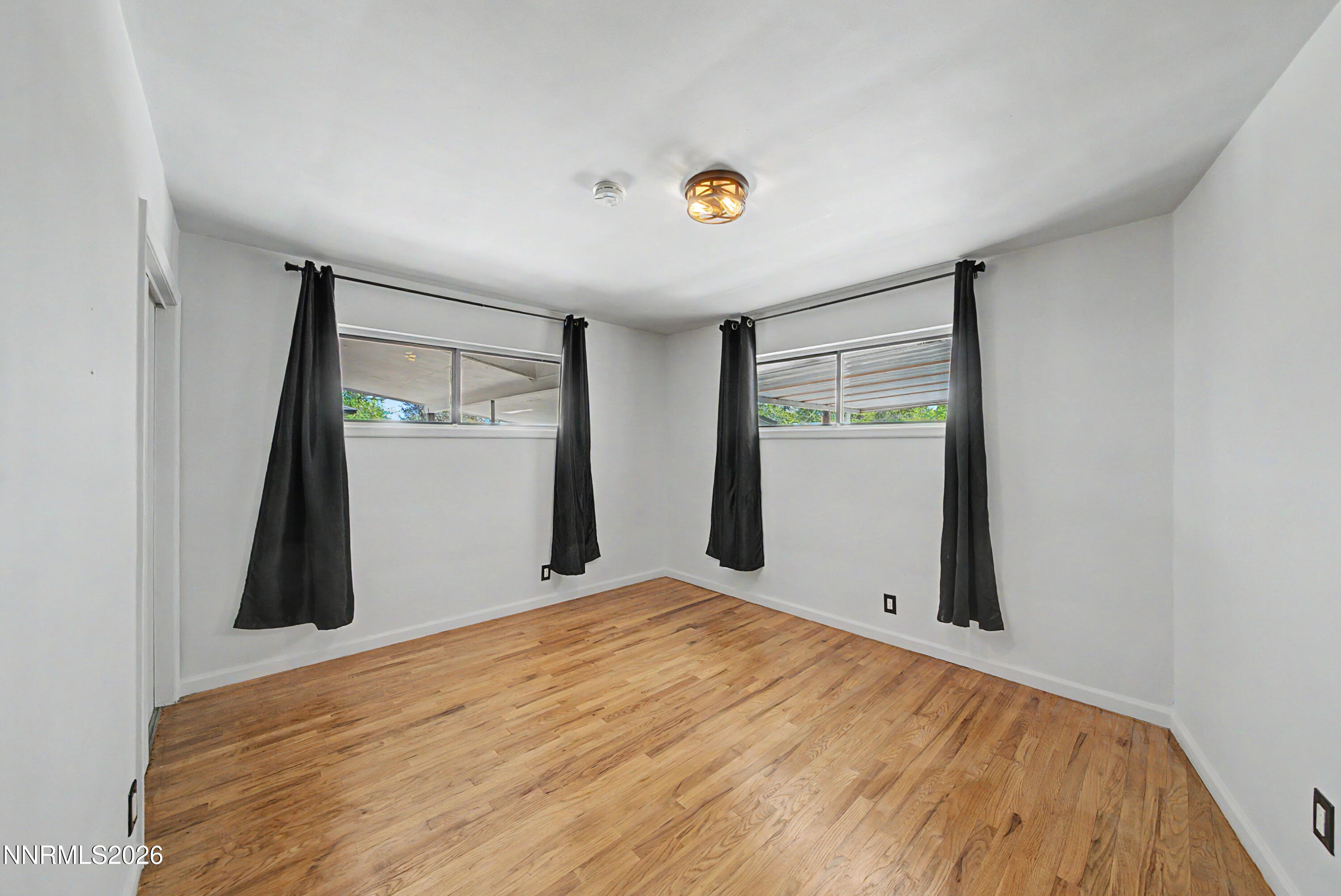 934 Pyramid Way Property Photo 29