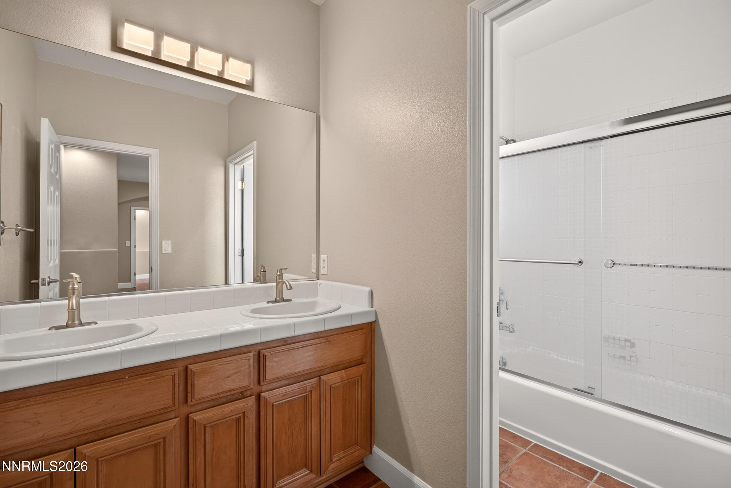 500 Oxford Court Property Photo 33